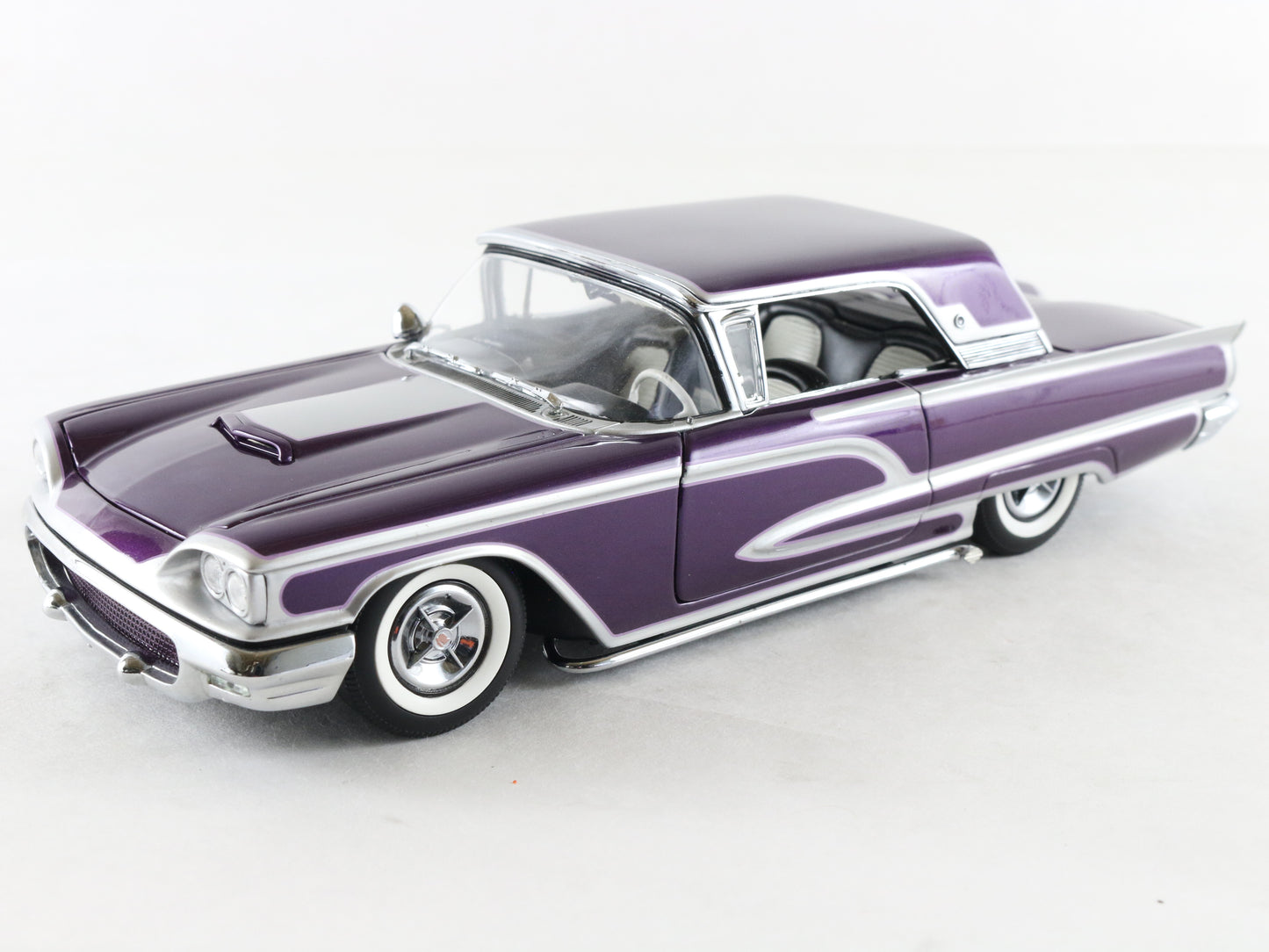 1958 Ford Thunderbird Watson Custom Purple Danbury Mint 1:24 Model 