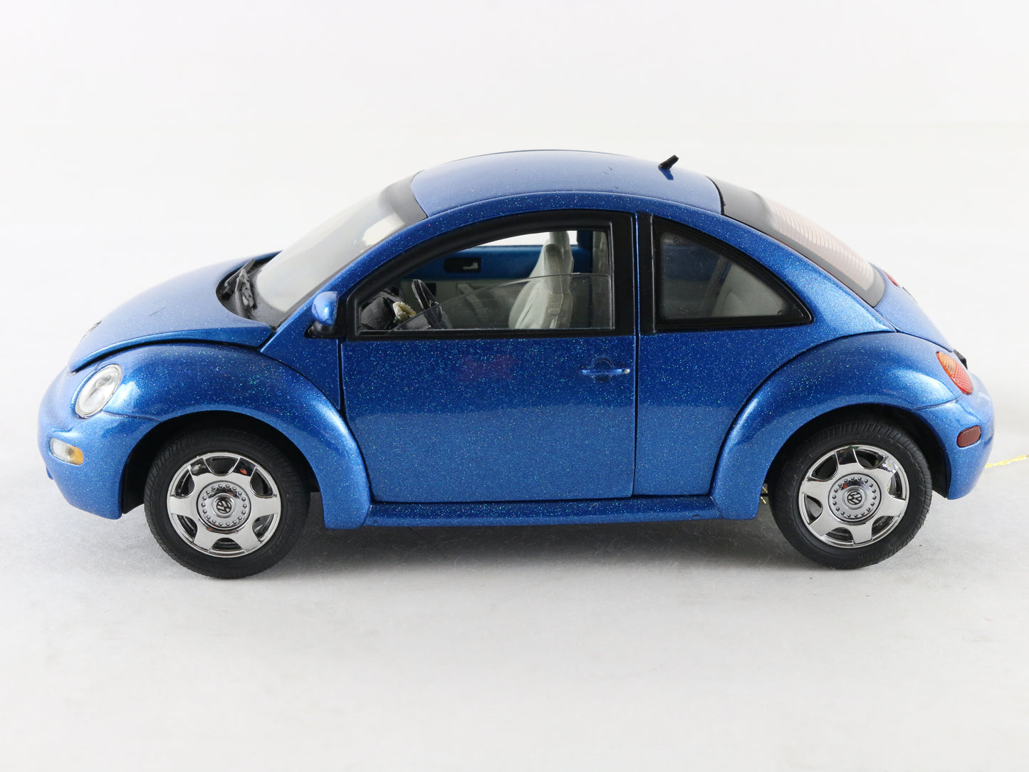 Volkswagen New Beetle Millennium Ed Blue Franklin Mint 1:24 Model Car