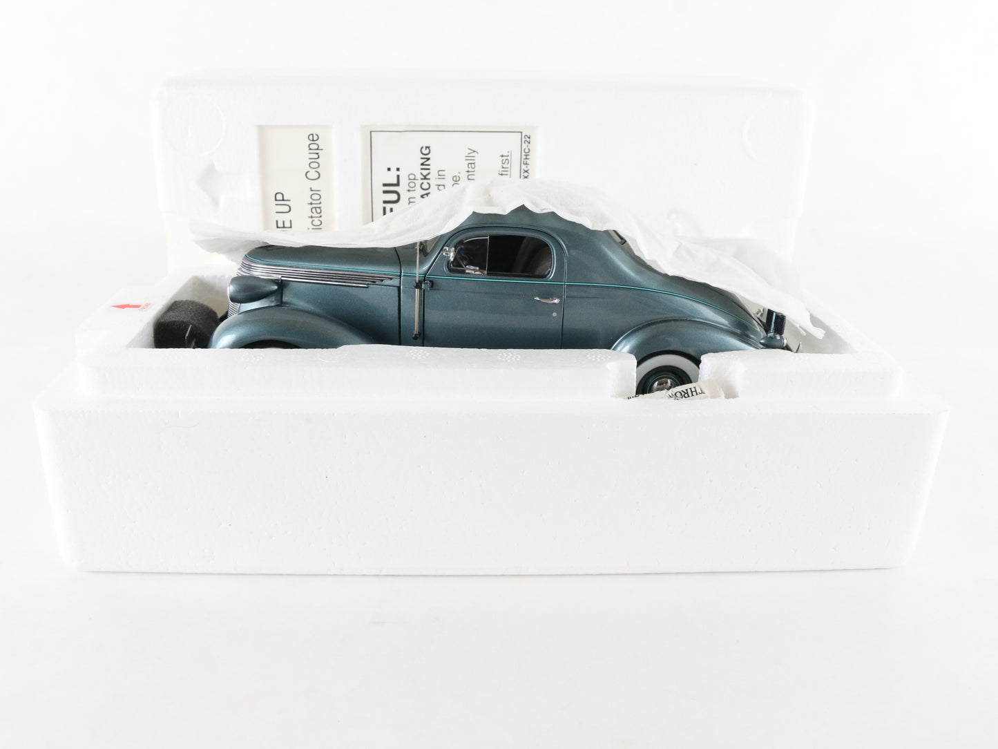 1937 Studebaker Dictator Coupe Blue Danbury Mint 1:24 Diecast Model 1959/5000