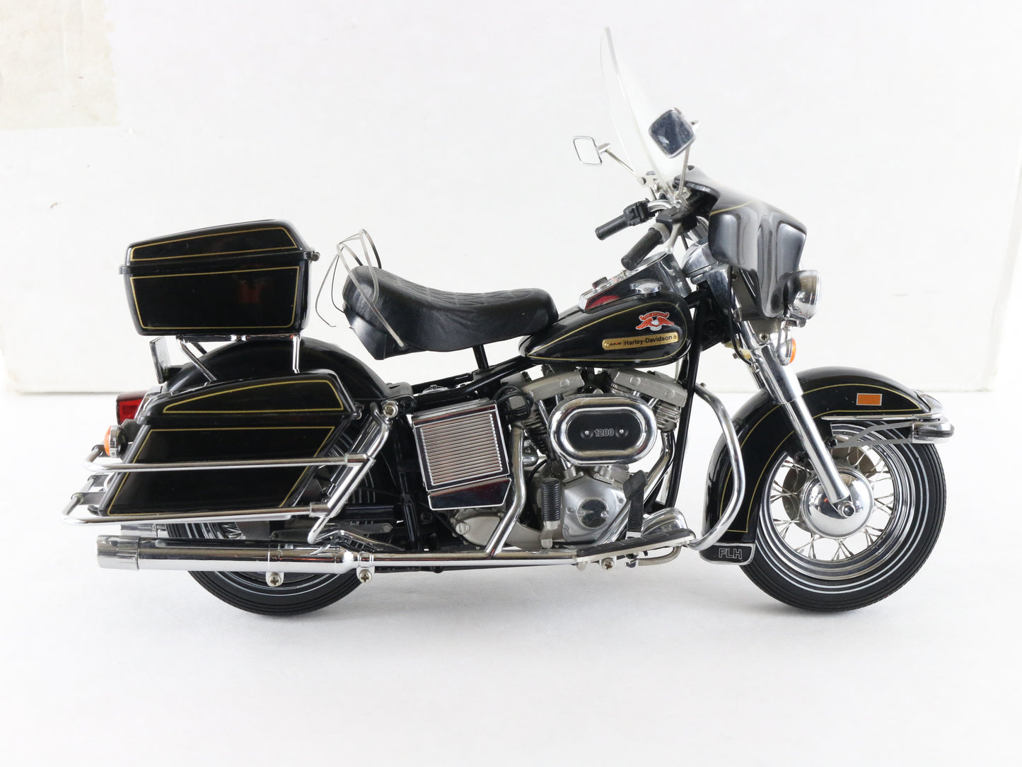 1976 FLH Electraglide Harley Davidson Franklin Mint 1:10 B11WP67 Motorcycle