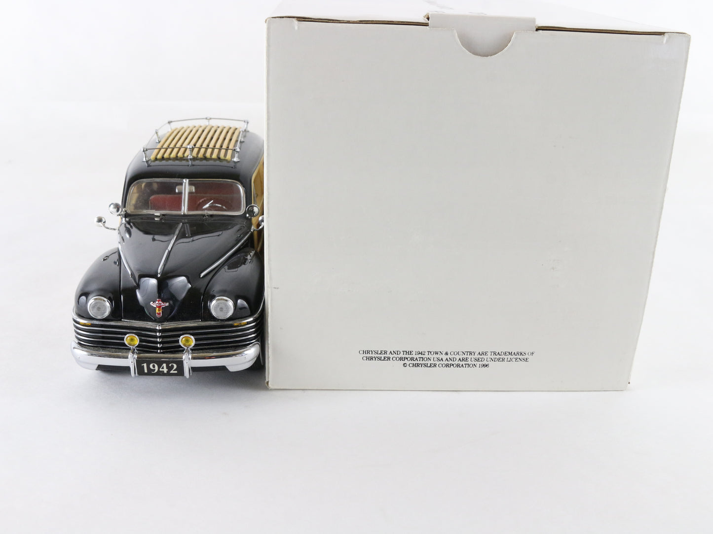 1942 Chrysler Town & Country Black Wood Panel Danbury Mint 1:24 Diecast Model
