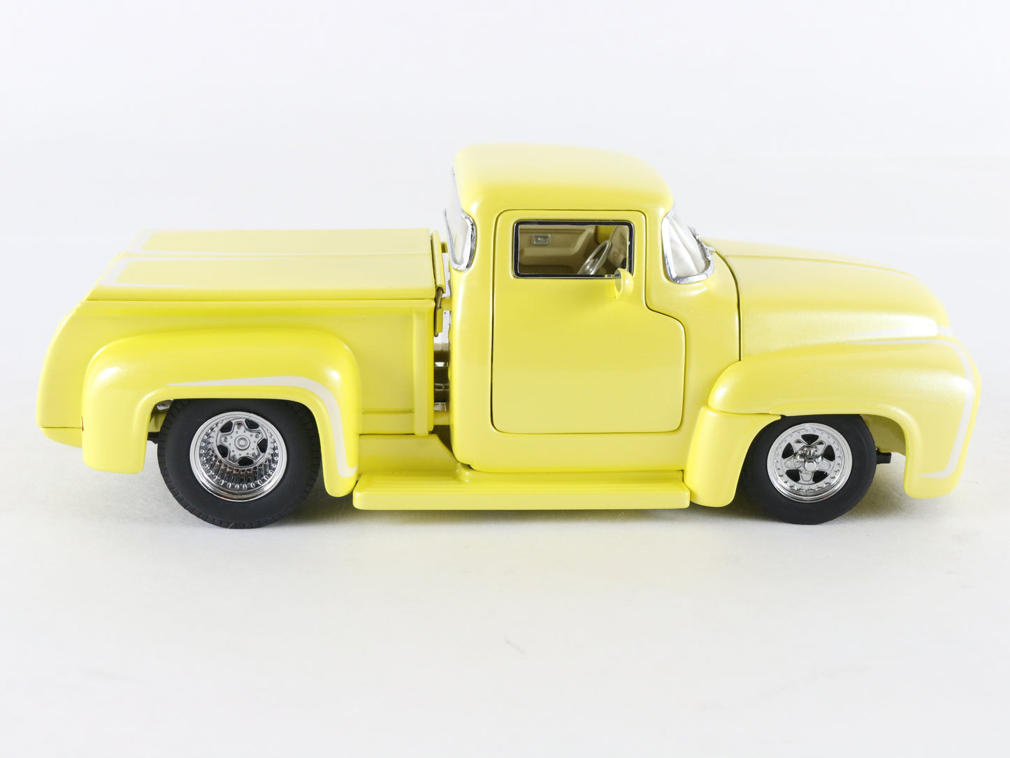 1956 Ford F-100 Street Machine Pickup Truck Yellow Danbury Mint 1:24 Model Car