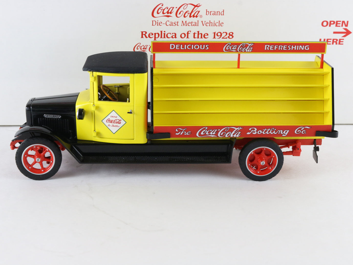1928 International SL-36 Coca Cola Delivery Truck Yellow Danbury 1:24 Diecast