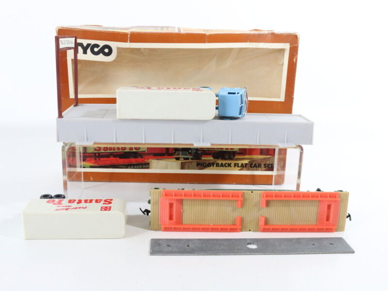 ATSF Santa Fe 90806 Piggyback Flat Car Set W/ Truck Terminal Tyco HO 1:87