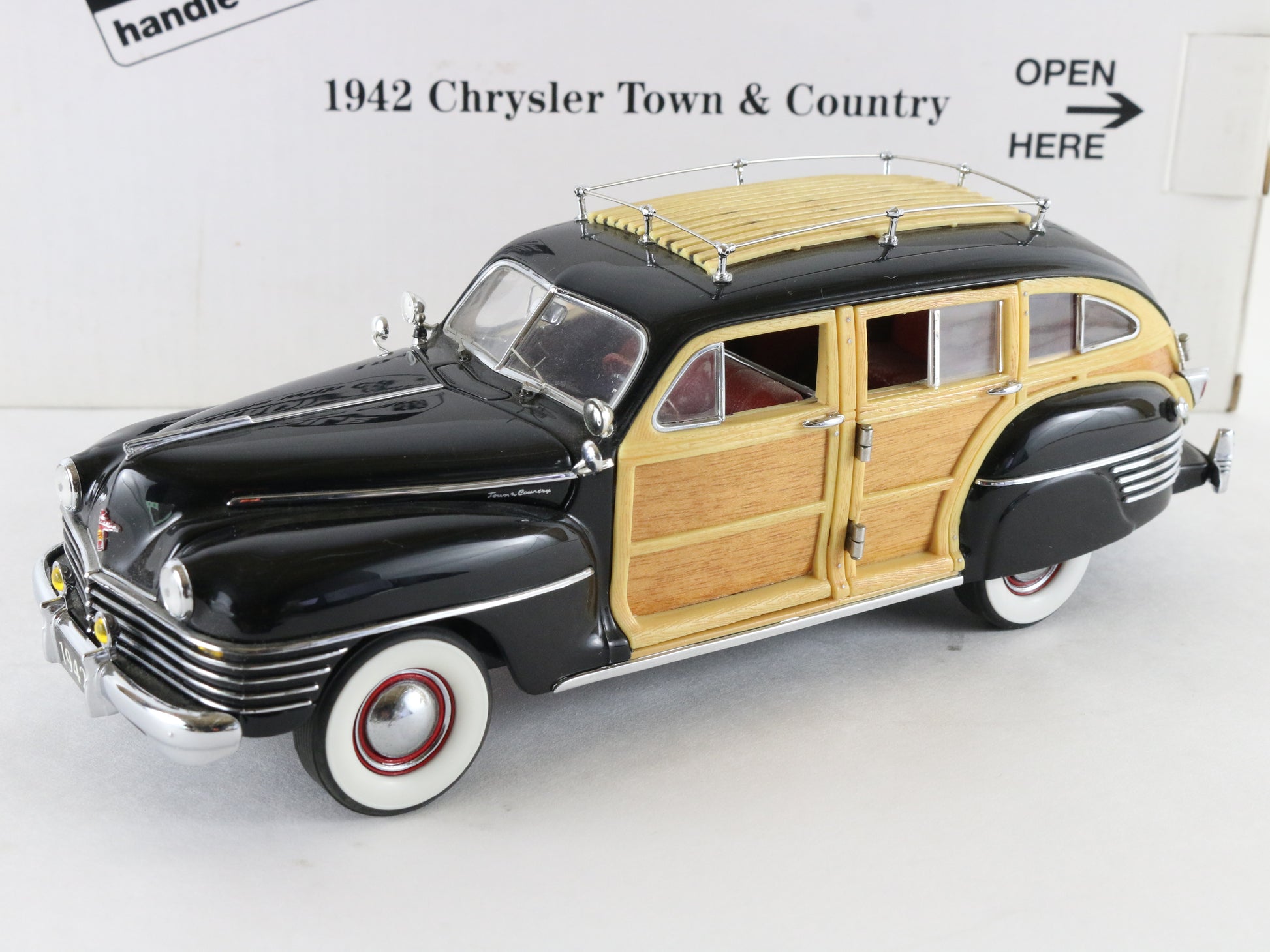 1942 Chrysler Town & Country Black Wood Panel Danbury Mint 1:24 Diecast 