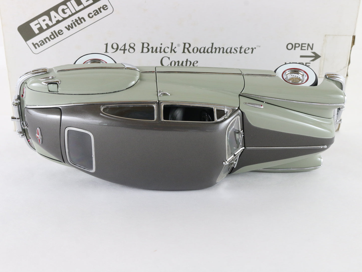 1948 Buick Roadmaster Coupe Green Gray Danbury Mint 1:24 Diecast Model Car