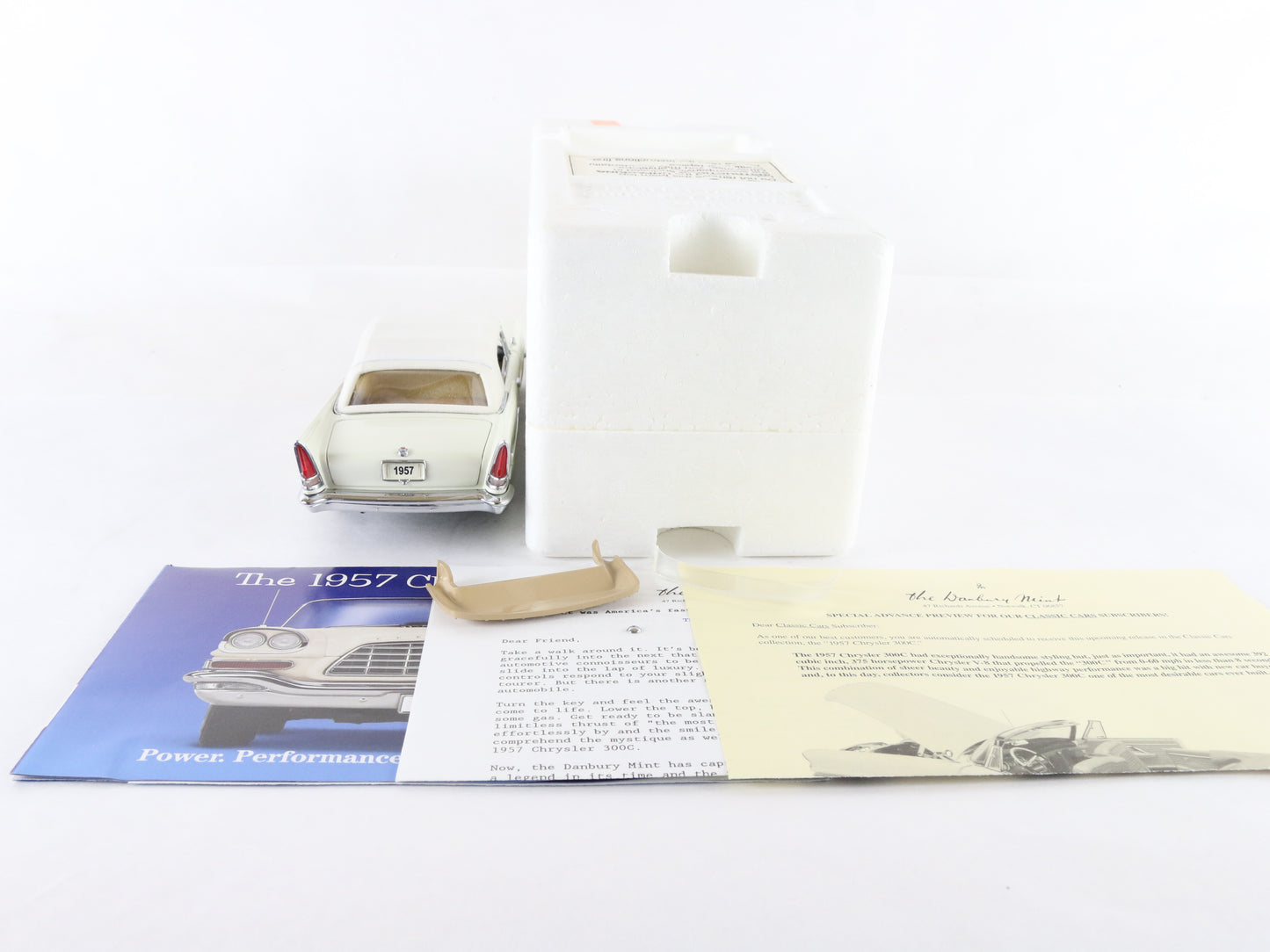 1957 Chrysler 300C Convertible White Danbury Mint 1:24 Diecast Model Car