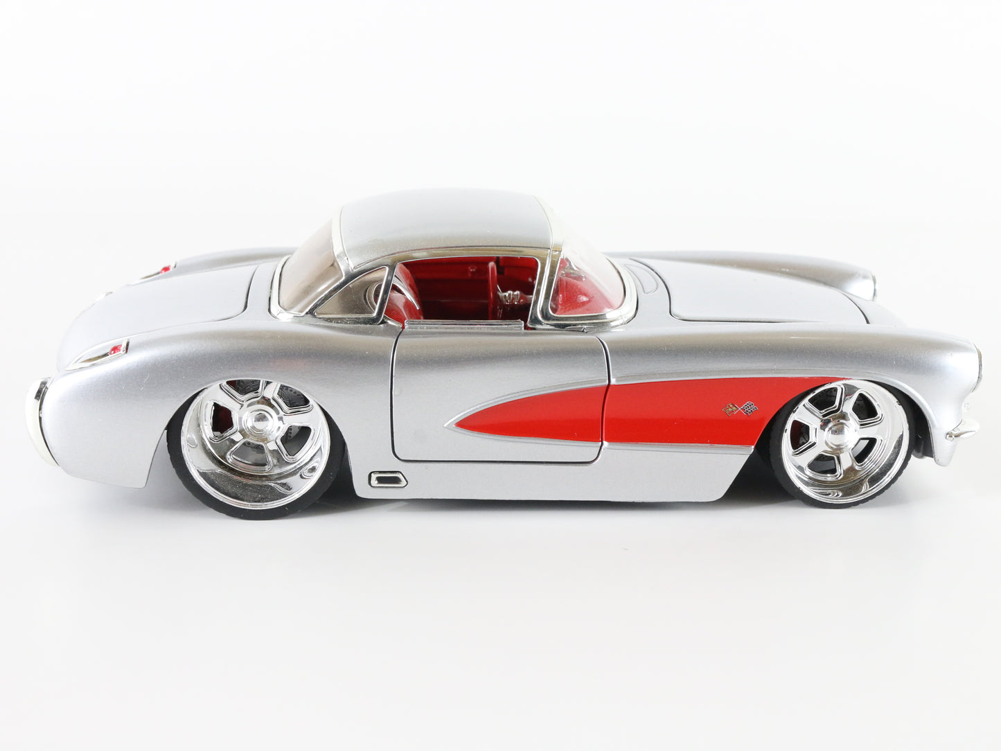 1957 Chevy Corvette Silver & Red Jada Toys 1:24 Model Car 90937