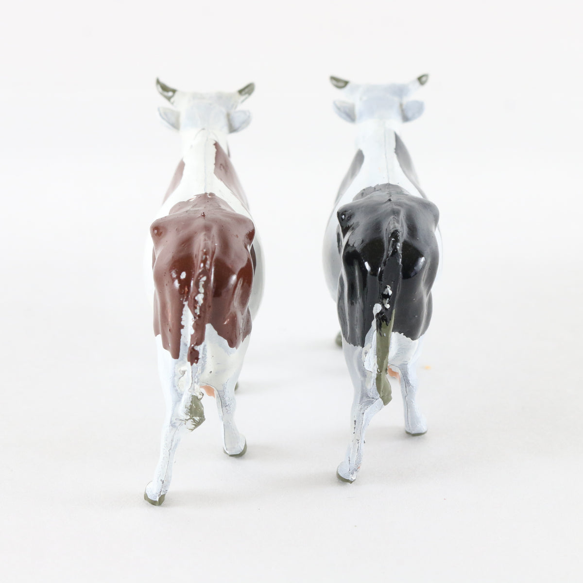 Lot Of 2 Friesian & Guernsey Cows Britains 54mm Metal Figures