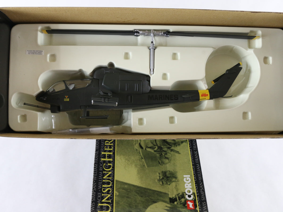 AH-1J Cobra USMC HML-367 Helicopter Vietnam Bell Unsung Heroes Corgi 1:48 51204