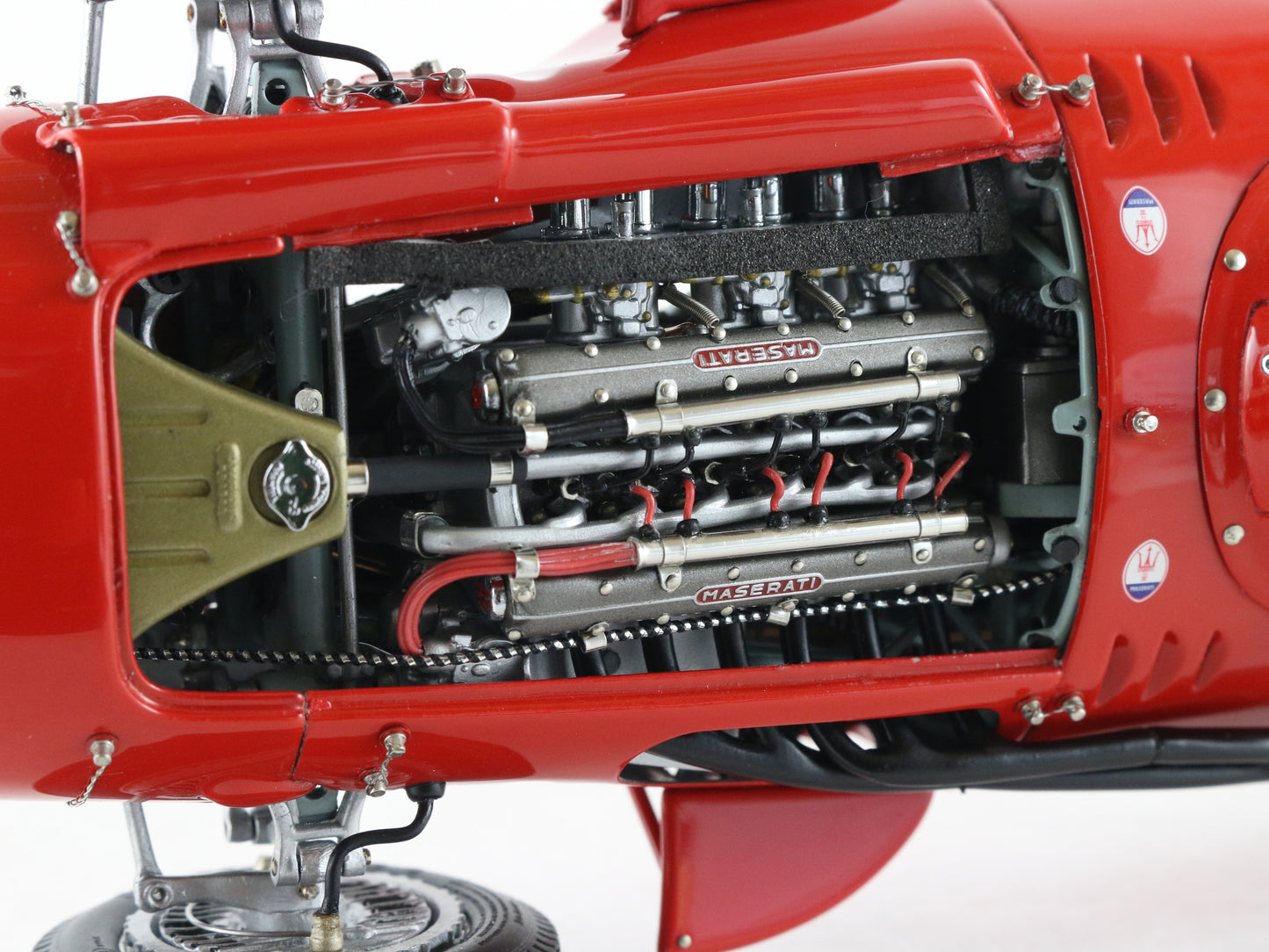 1957 Maserati 250F Grand Prix Sieger Red Yellow CMC 1:18 M-051 Model Car