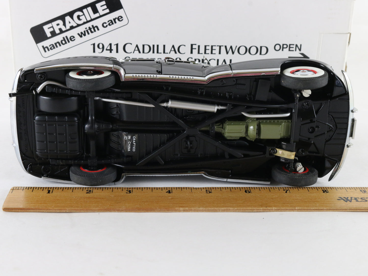 1941 Cadillac Fleetwood Series 60 Special Black Danbury Mint 1:24 Diecast Model