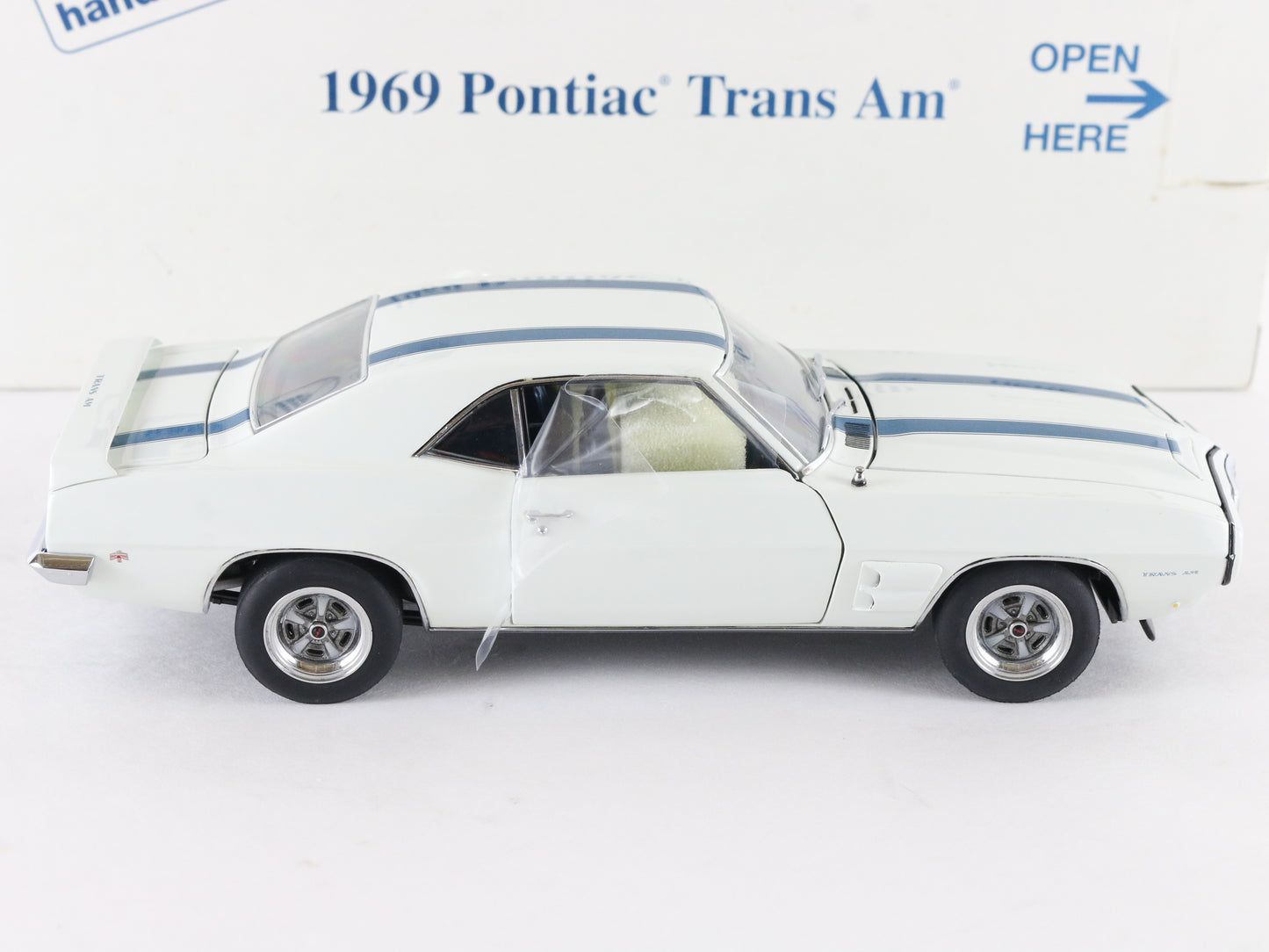 1969 Pontiac Trans Am Coupe Cameo White Blue Danbury Mint 1:24 Diecast Model