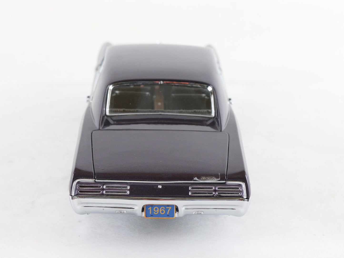 1967 Pontiac GTO Hardtop Plum Mist Purple Danbury Mint 1:24 Diecast Model Car