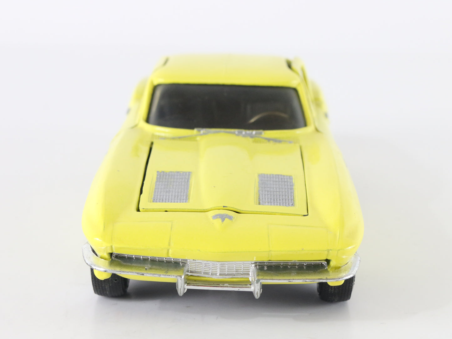 Corvette Stingray Yellow Ertl 1:24 Metal Model Car 1172w