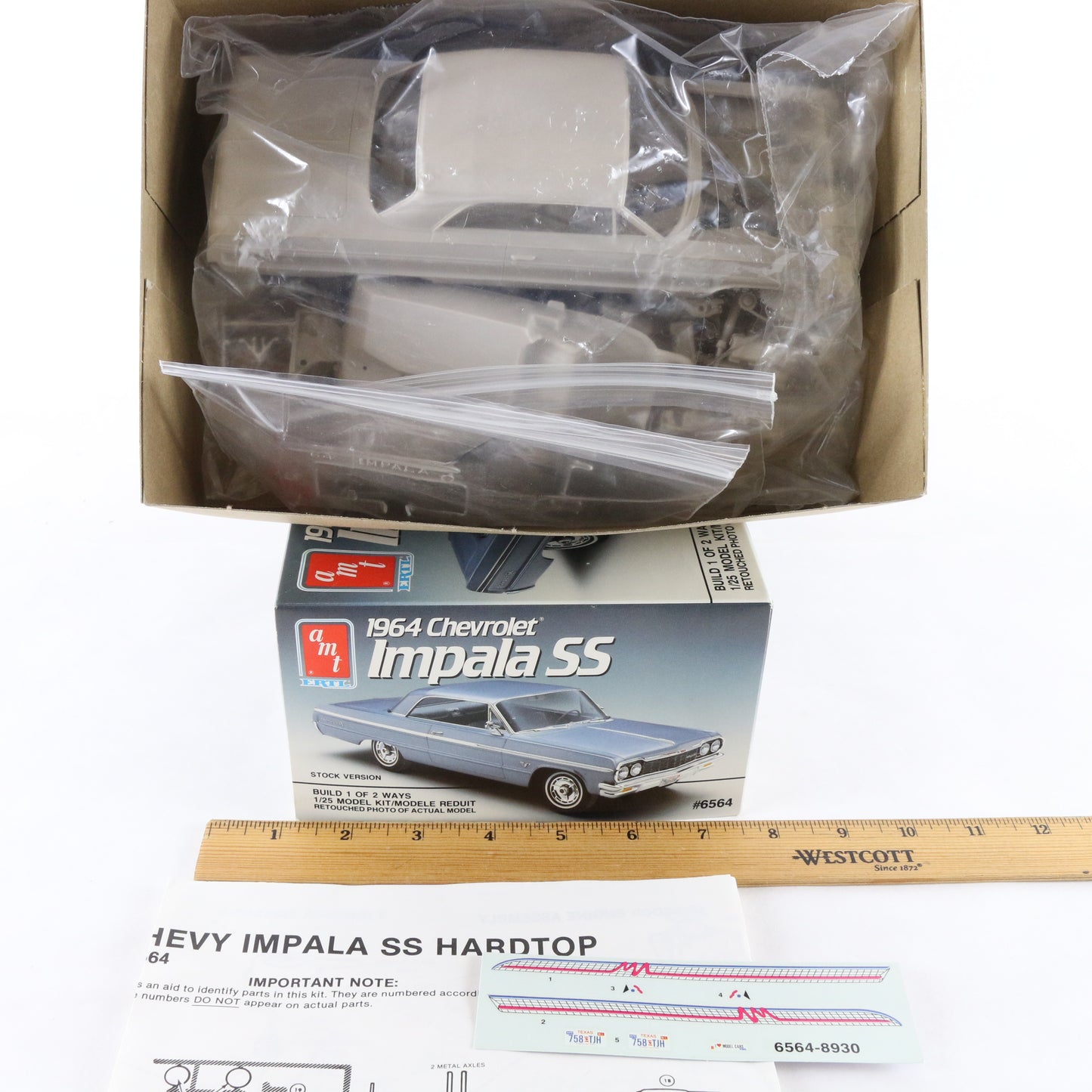 1964 Chevrolet Impala SS AMT ERTL 1:25 Plastic Model Car Kit 6564