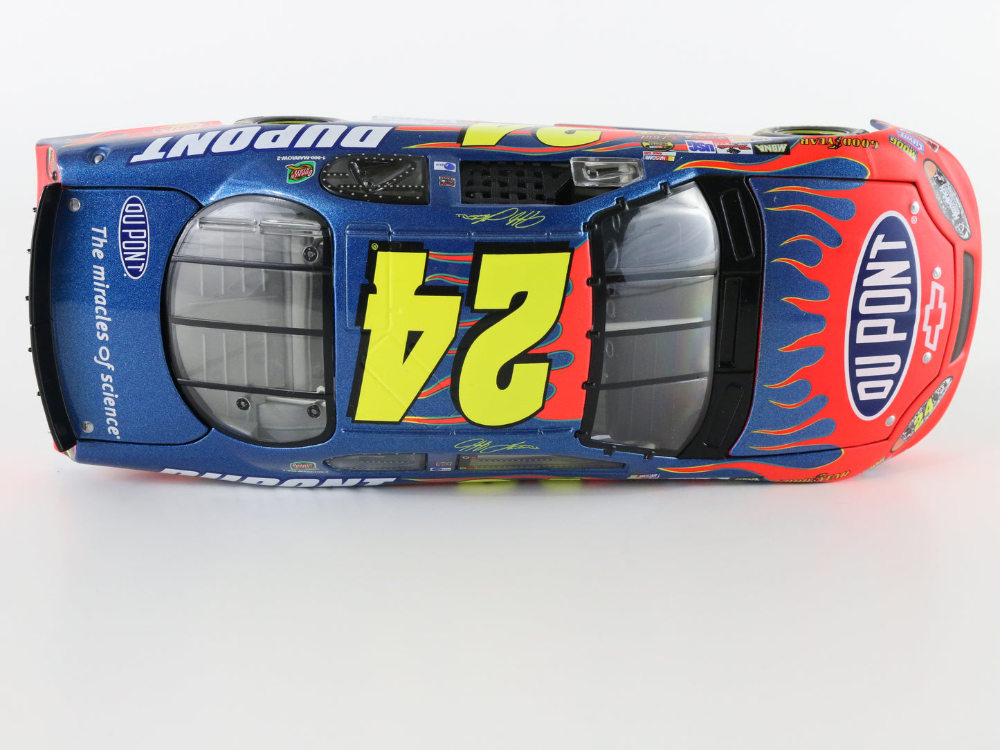 Jeff Gordon #24 2004 Monte Carlo Dupont Racing Action 1:24 Model Car