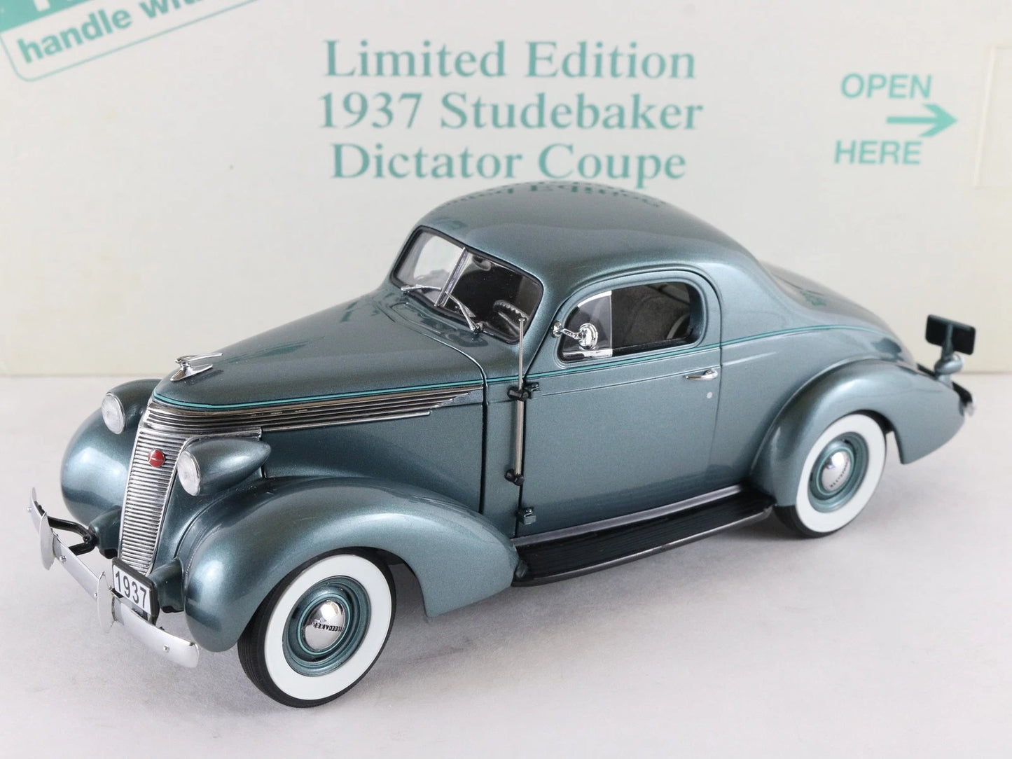 1937 Studebaker Dictator Coupe Blue Danbury Mint 1:24 Diecast Model 1959/5000