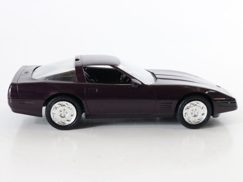 1993 Chevrolet Chevy Corvette Dark Purple AMT ERTL 1:24 Plastic Promo Model Car