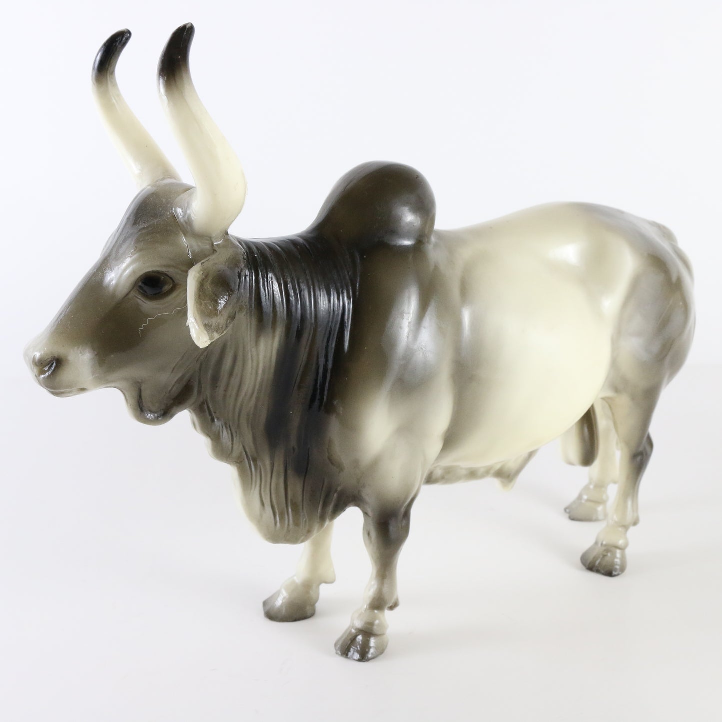 Breyer Brahma Bull Glossy Shaded Grey Traditional Barn Animal