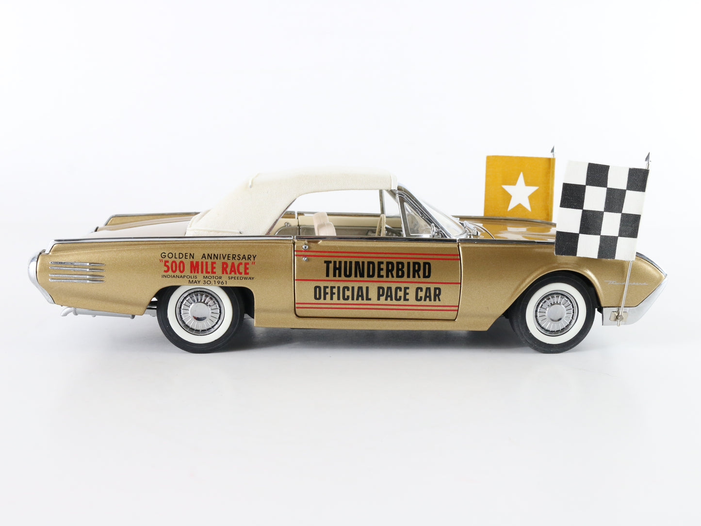 1961 Ford Thunderbird Indy 500 Pace Car Convertible Danbury Mint 1:24 Model Car