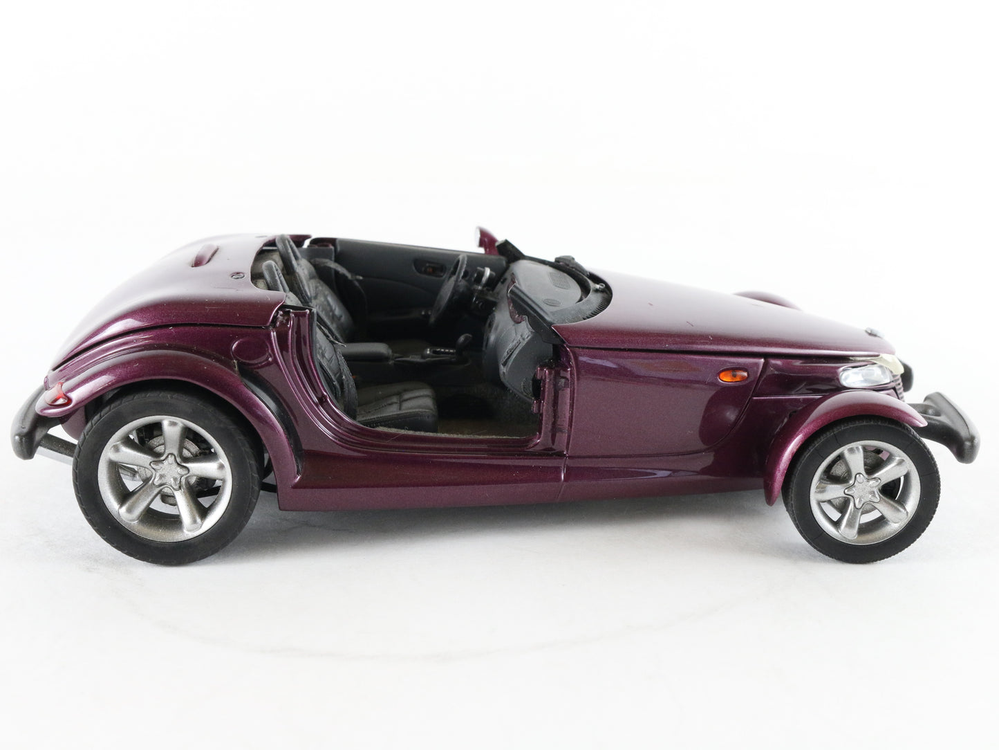 Plymouth Prowler Convertible Purple Danbury Mint 1:24 Diecast Model Car