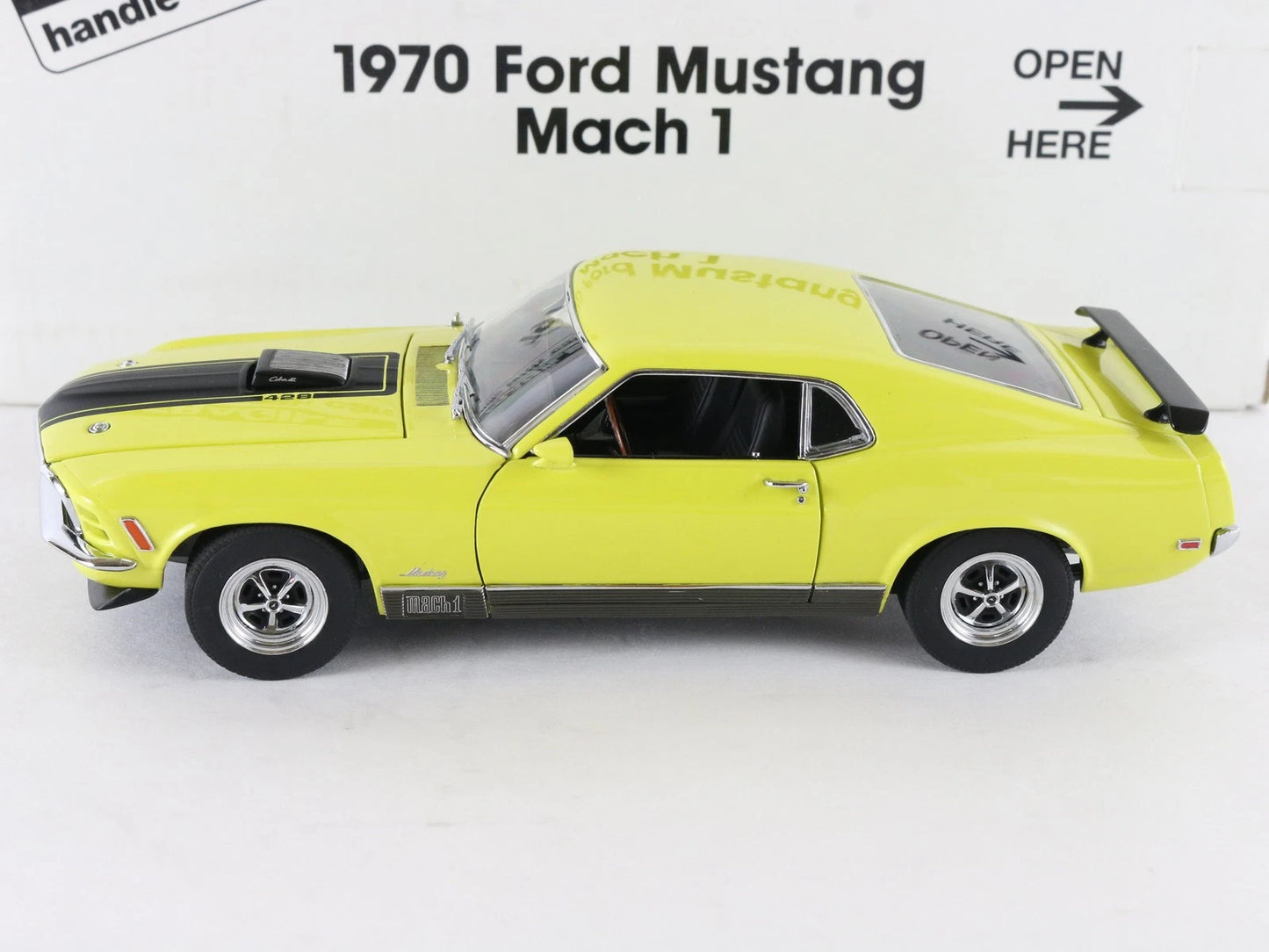 1970 Ford Mustang Mach 1 Fastback Yellow Black Danbury Mint 1:24 Diecast Model