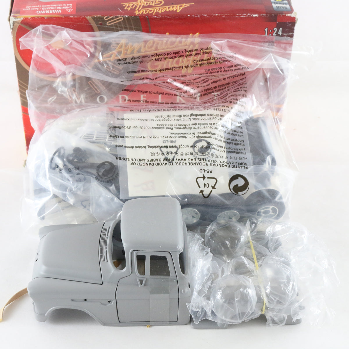 1955 Chevy Stepside American Graffiti Motor Max 1:24 Metal Model Kit 75120G