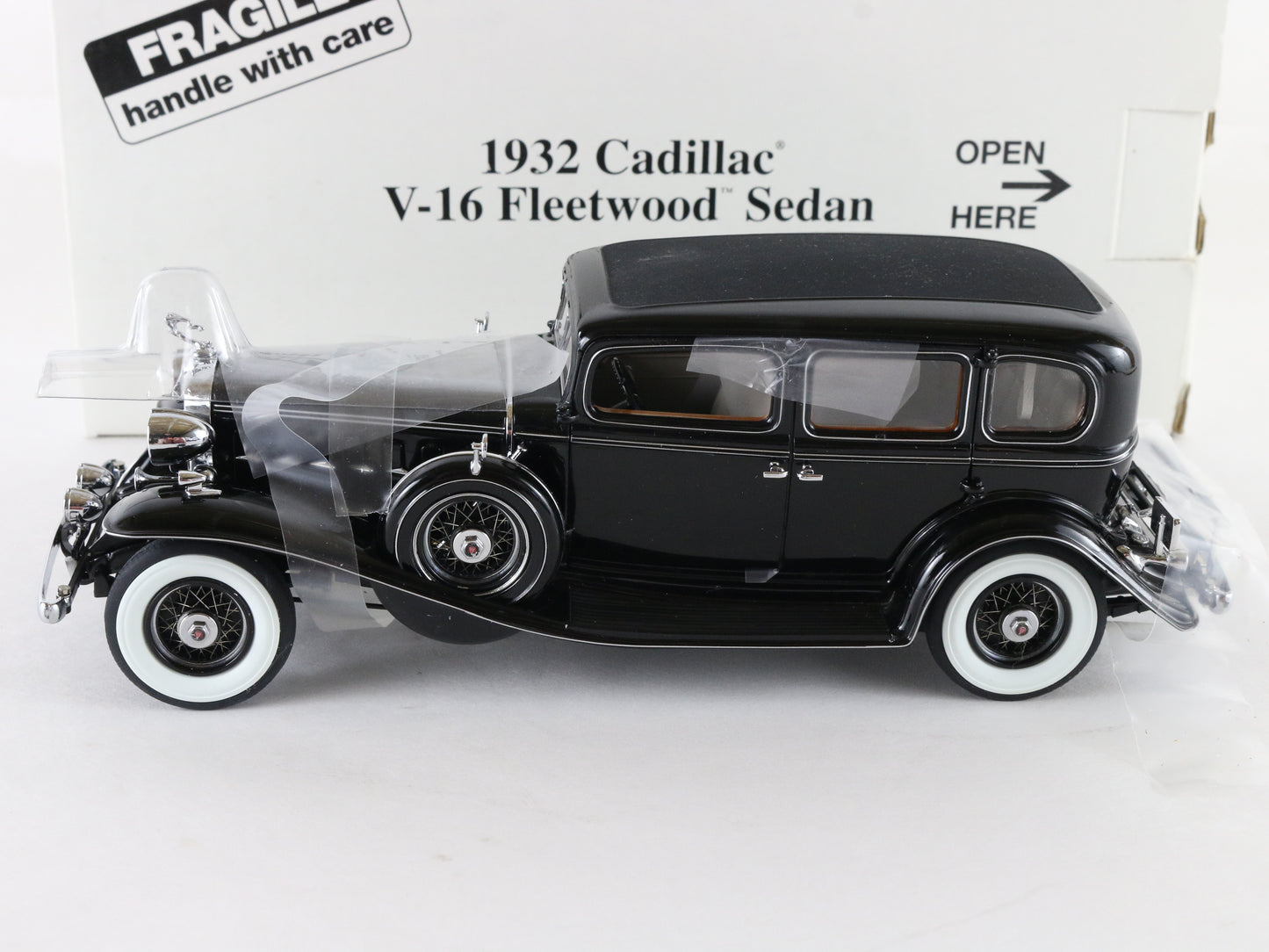 1932 Cadillac V-16 Fleetwood Sedan Black Danbury Mint 1:24 Diecast Model Car
