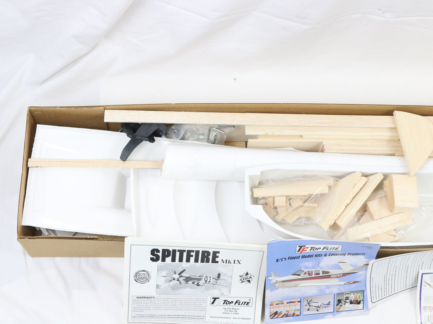 Top Flite Gold Spitfire Mk Ix Wulf Hunter 1/7 Scale 63" Wingspan