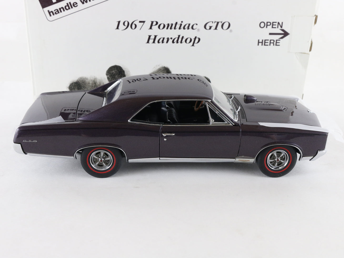 1967 Pontiac GTO Hardtop Plum Mist Purple Danbury Mint 1:24 Diecast Model