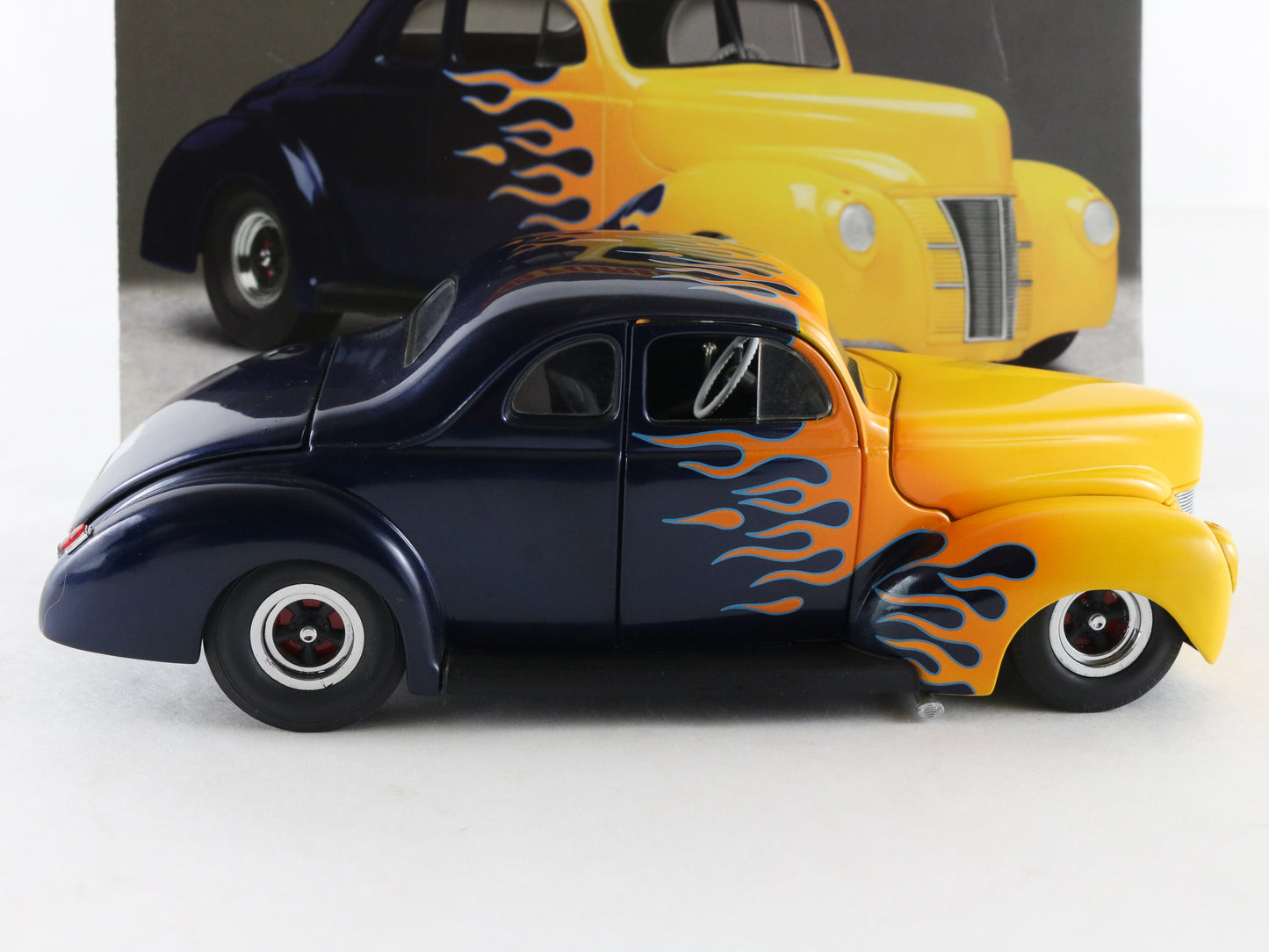 1940 Ford Hot Rod Blue W/ Flames Danbury Mint 1:24 Model Car