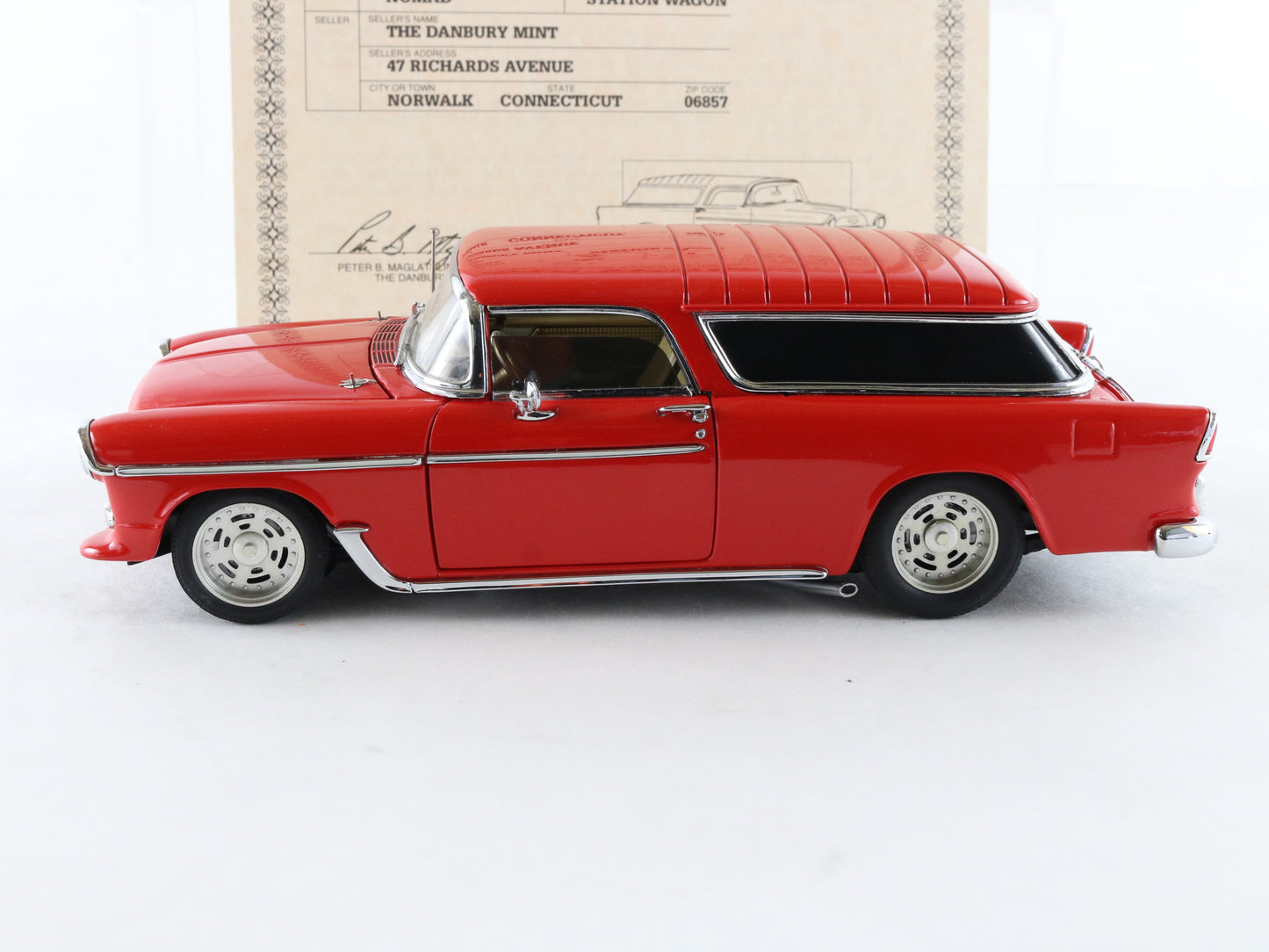 1955 Chevrolet Nomad Street Machine Red Danbury Mint 1:24 Model Car