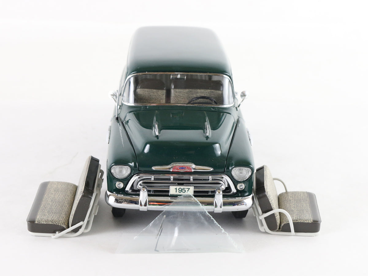 1957 Chevrolet Suburban Green Danbury Mint 1:24 Diecast Model Car