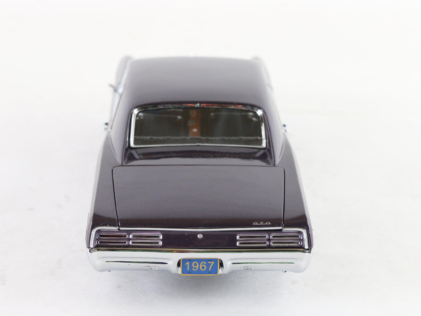 1967 Pontiac GTO Hardtop Plum Mist Purple Danbury Mint 1:24 Diecast Model Car