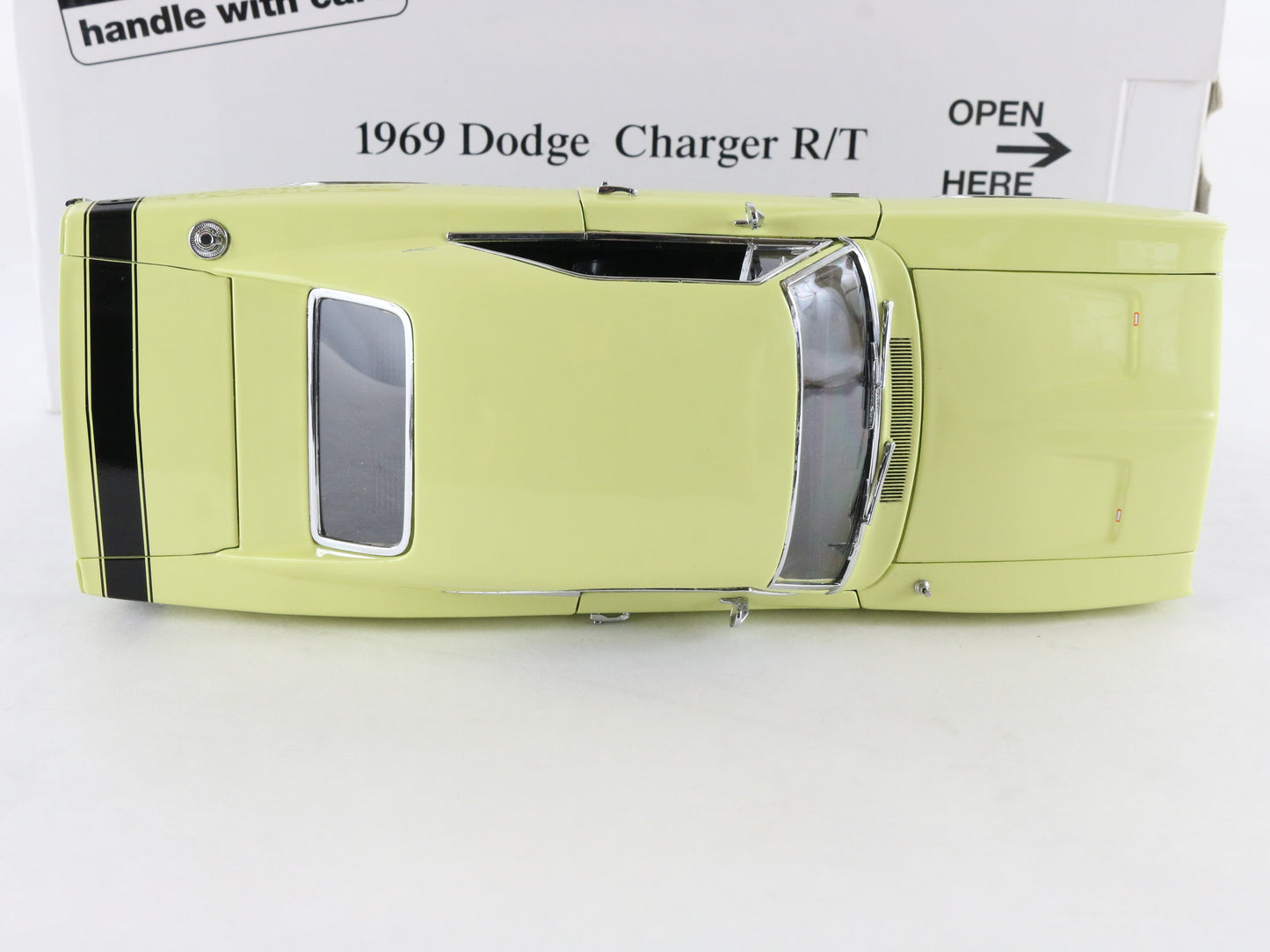 1969 Dodge Charger R/T Coupe Yellow Black Danbury Mint 1:24 Diecast Model
