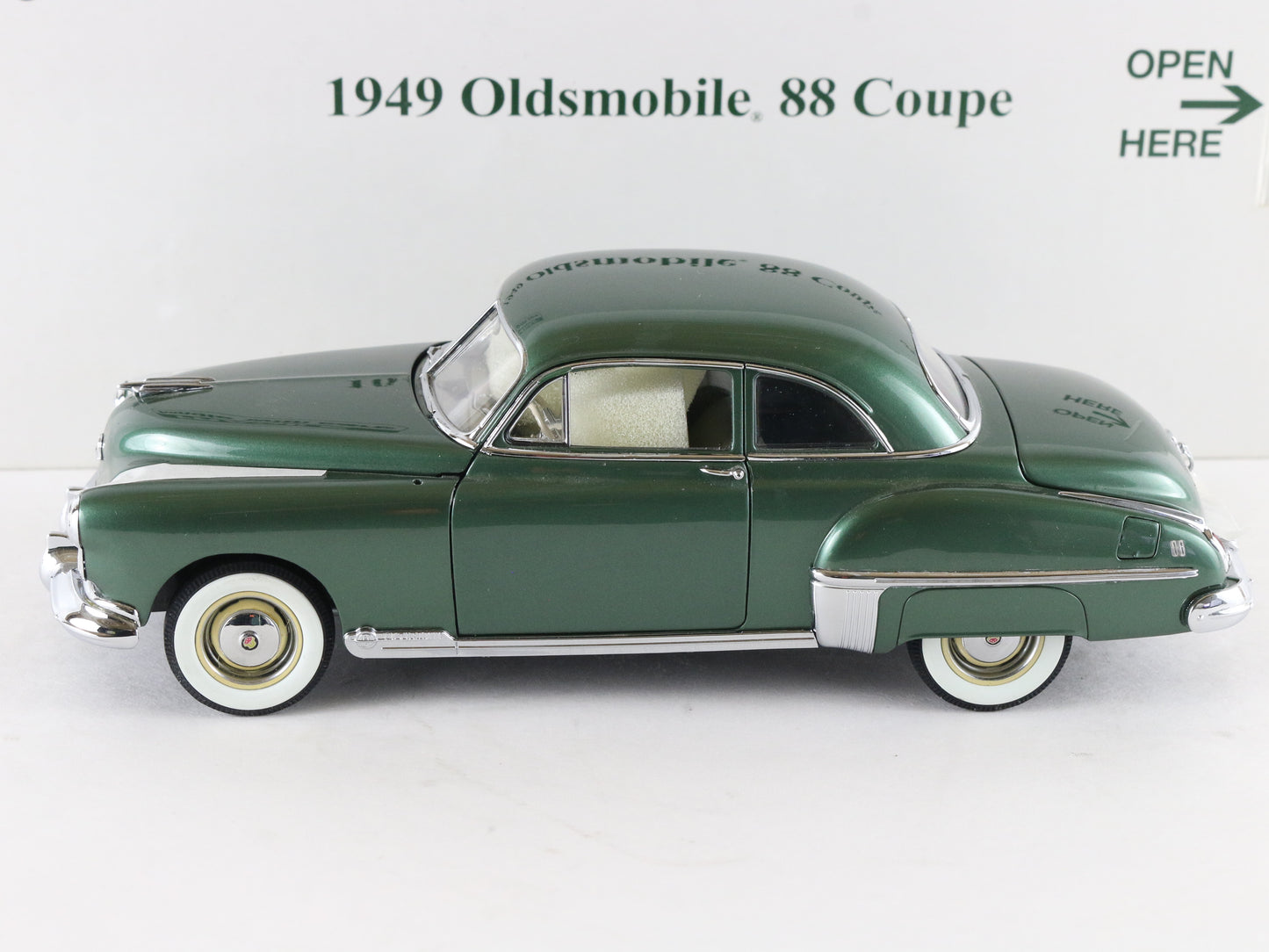 1949 Oldsmobile 88 Coupe Ivy Green Danbury Mint 1:24 Diecast Model Car