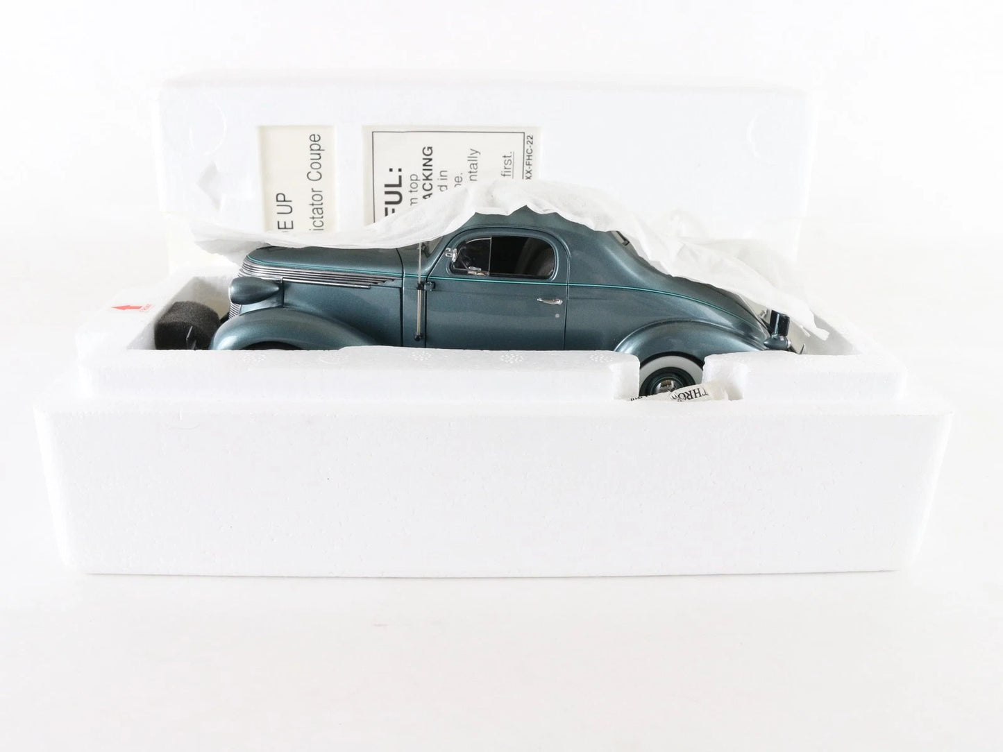 1937 Studebaker Dictator Coupe Blue Danbury Mint 1:24 Diecast Model 1959/5000