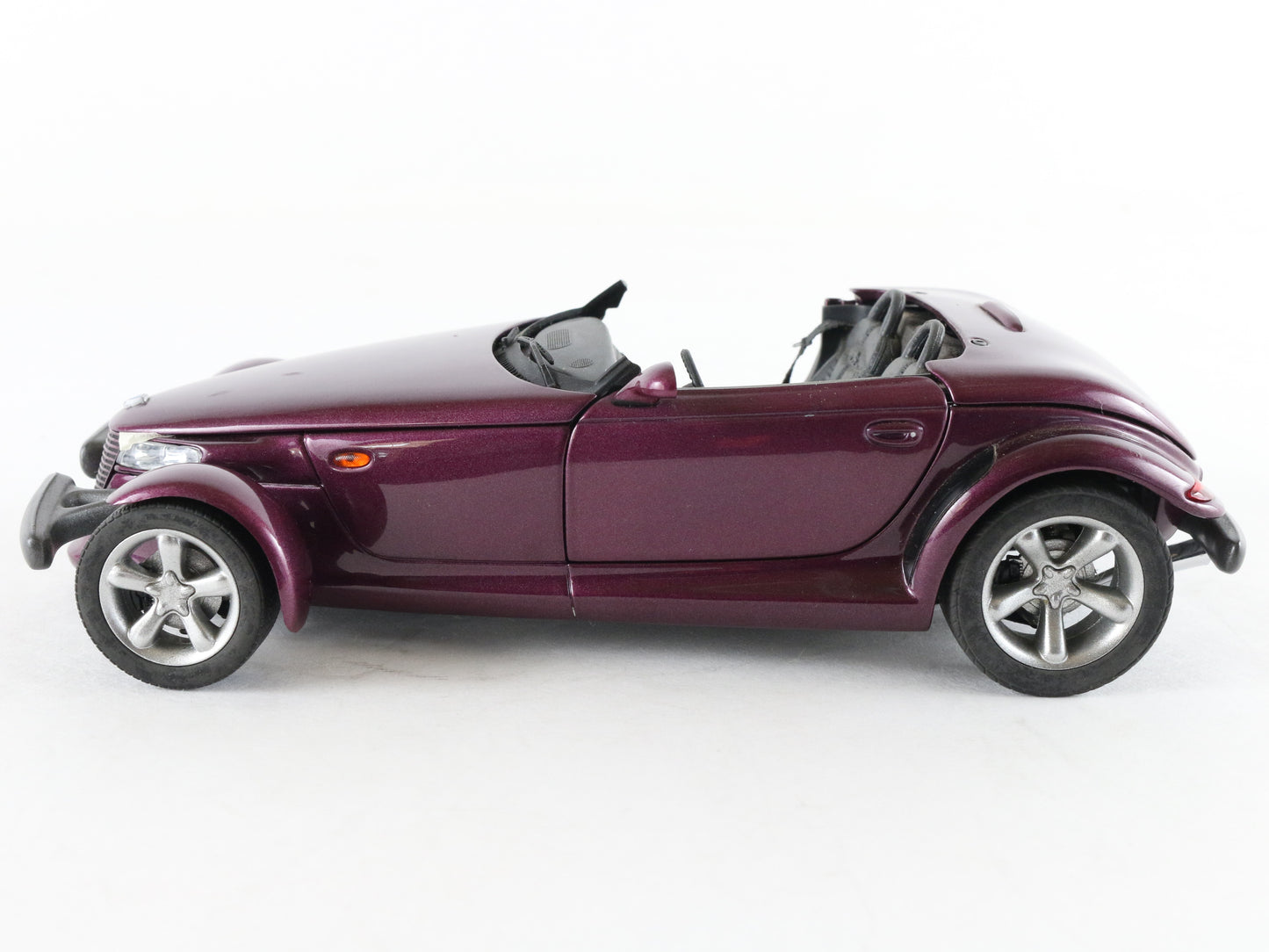 Plymouth Prowler Convertible Purple Danbury Mint 1:24 Diecast Model Car