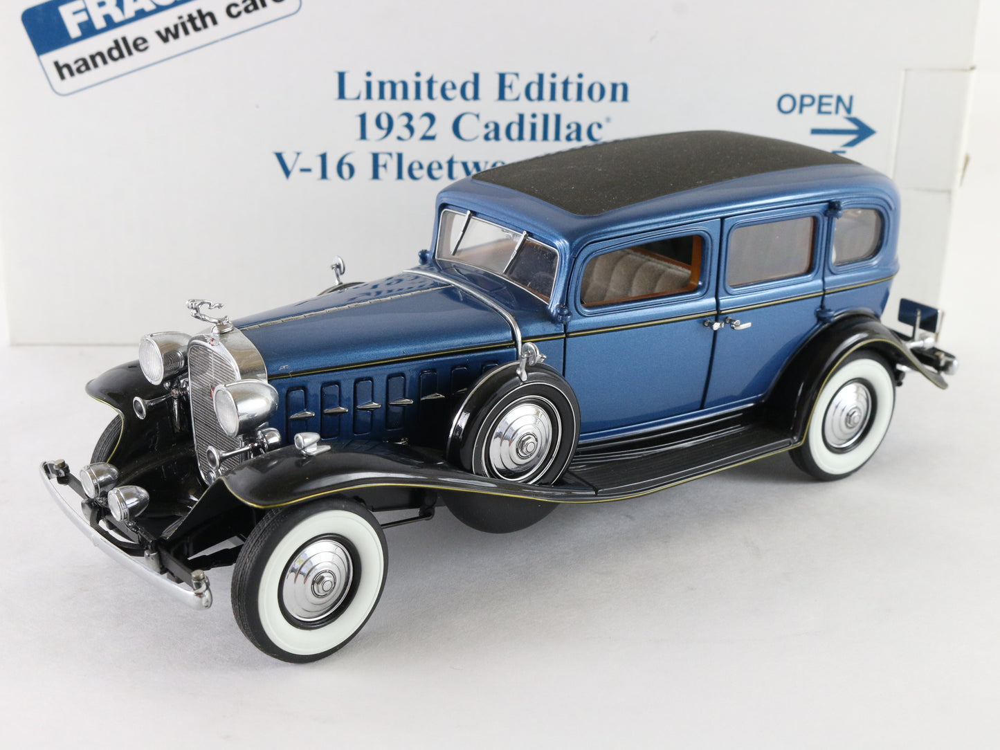 1932 Cadillac V-16 452-B Fleetwood Sedan Blue Danbury 1:24 Diecast 1332/5000