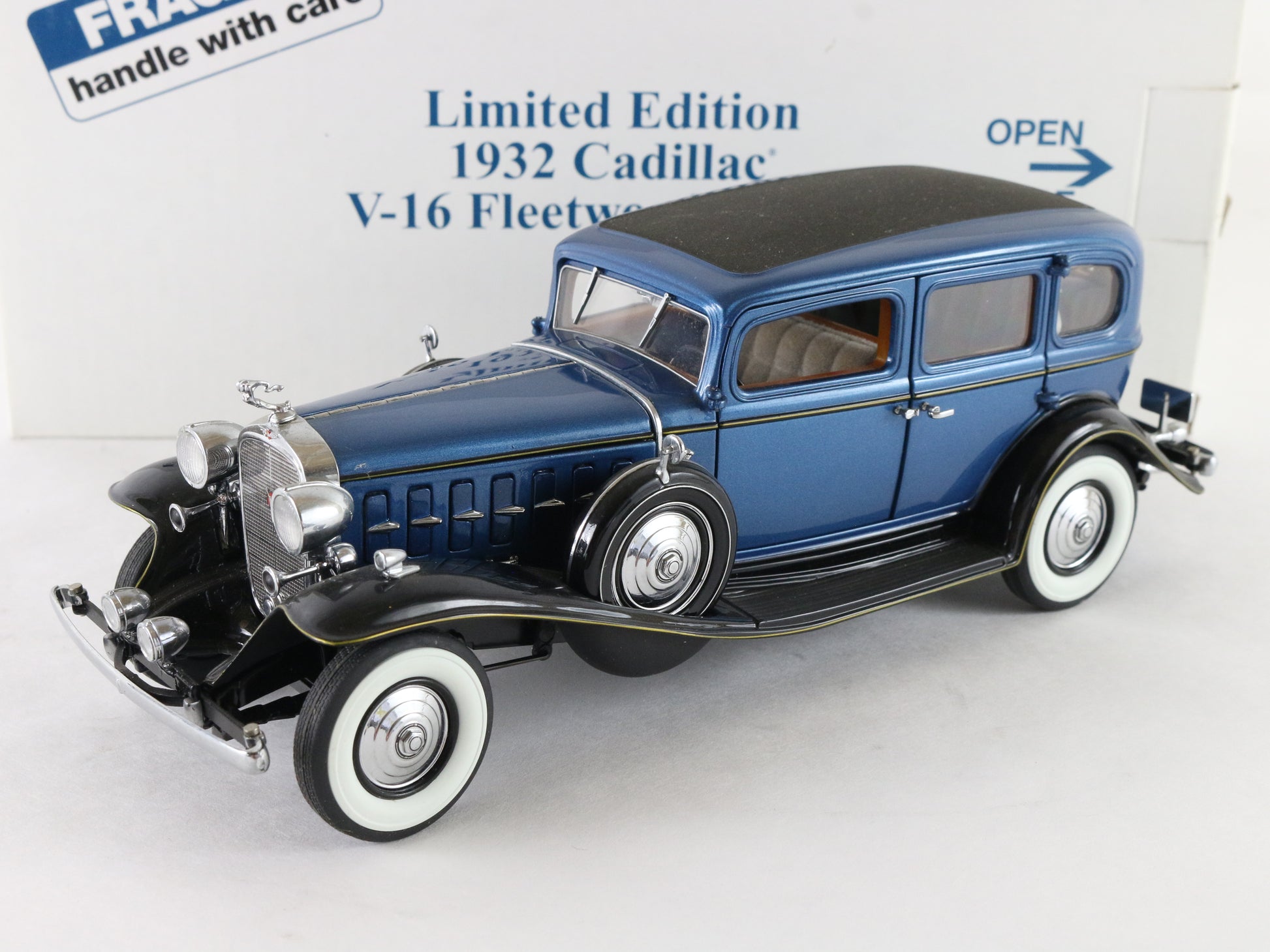 1932 Cadillac V-16 452-B Fleetwood Sedan Blue Danbury 1:24 Diecast 1332/5000