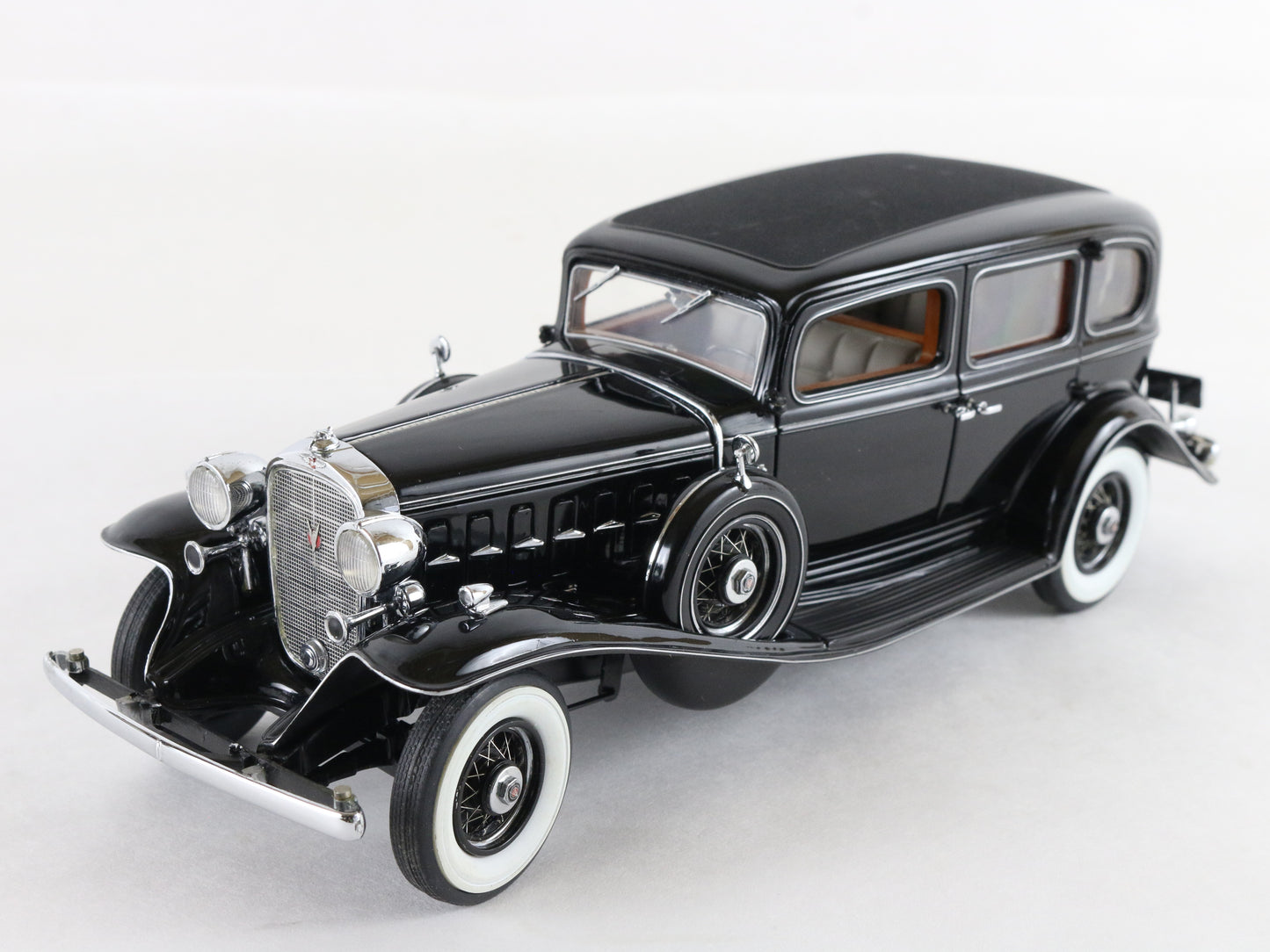 1932 Cadillac V-16 Sedan Black Danbury Mint 1:24 Diecast Model Car