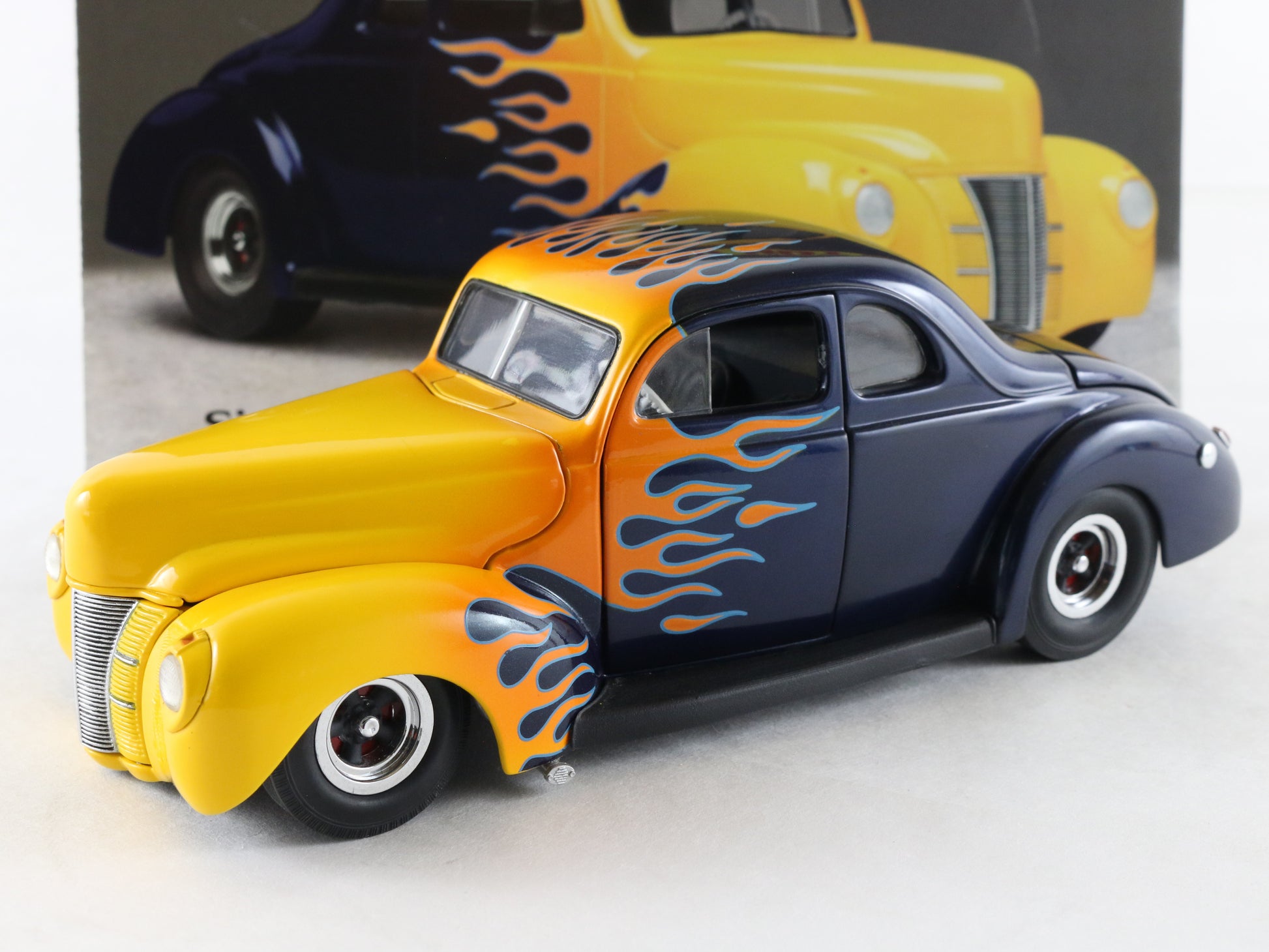 1940 Ford Hot Rod Blue W/ Flames Danbury Mint 1:24 Model 