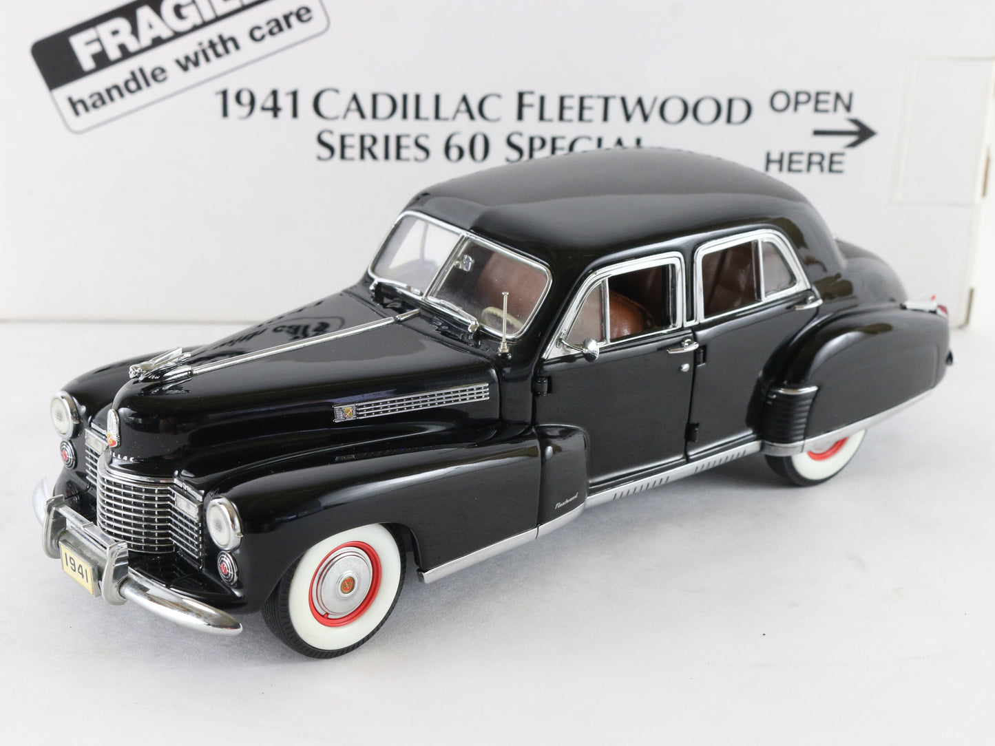 1941 Cadillac Fleetwood Series 60 Special Black Danbury Mint 1:24 Diecast 