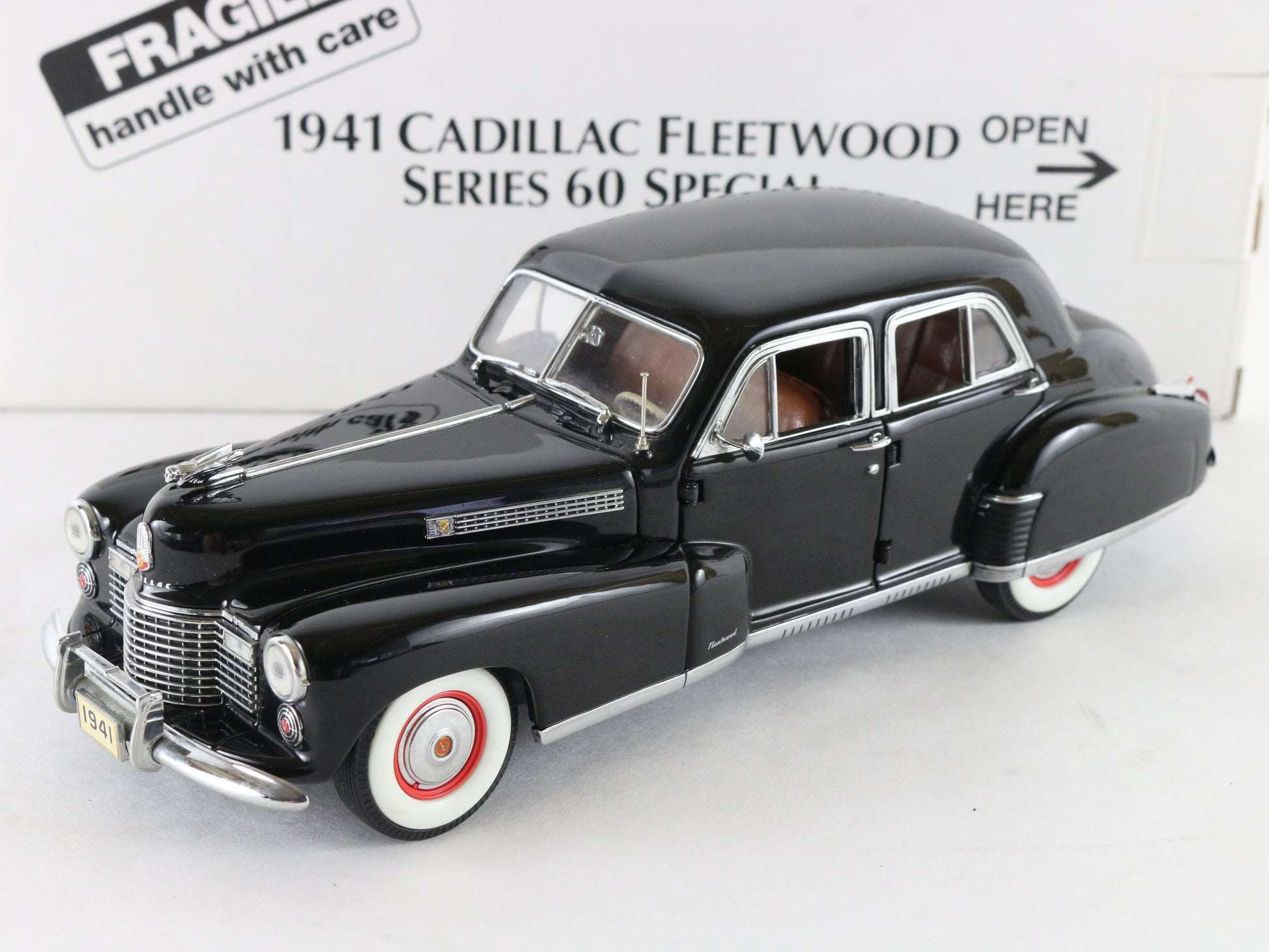 1941 Cadillac Fleetwood Series 60 Special Black Danbury Mint 1:24 Diecast 