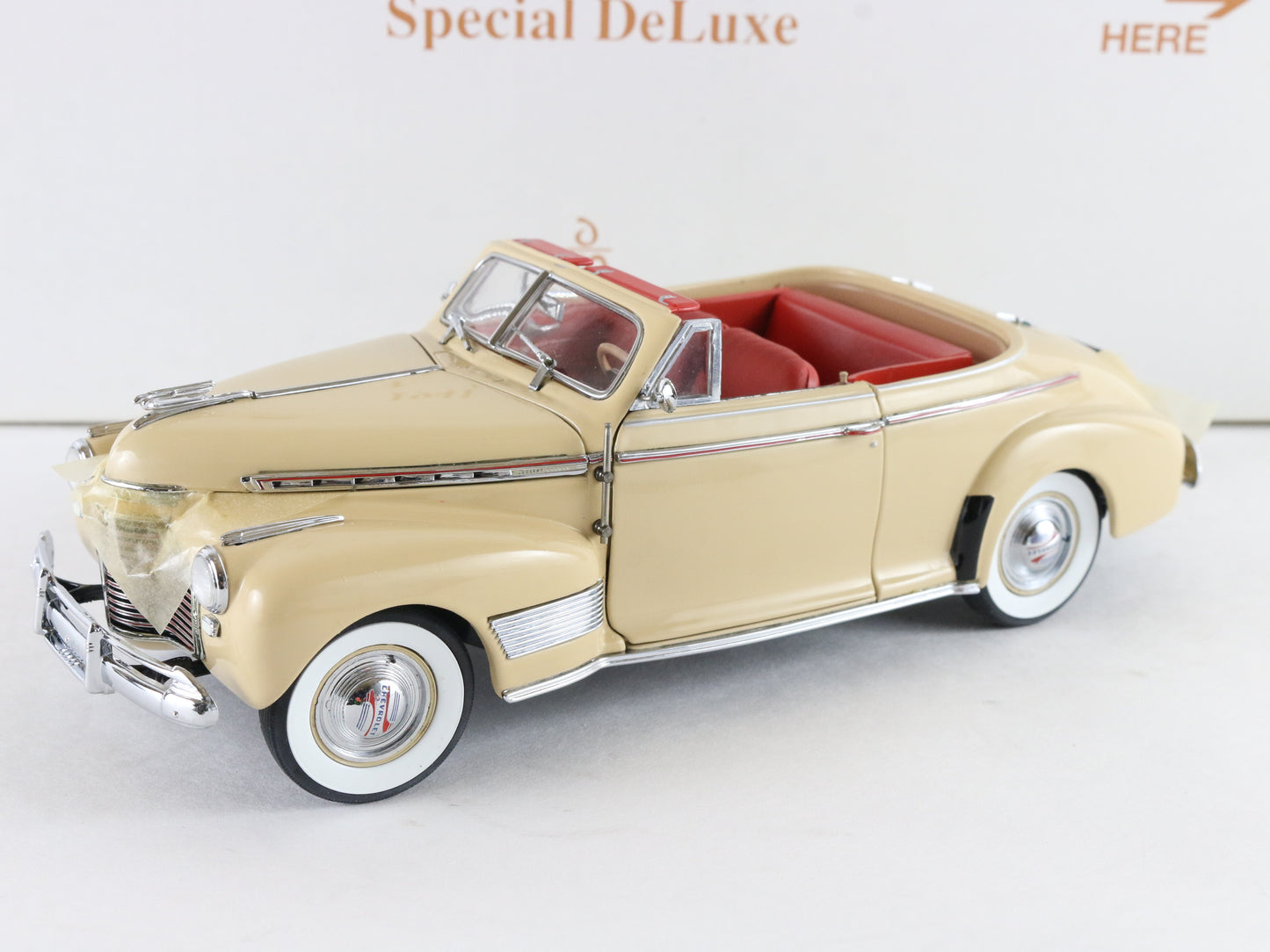 1941 Chevrolet Special Deluxe Convertible Tan Red Danbury Mint 1:24 Diecast