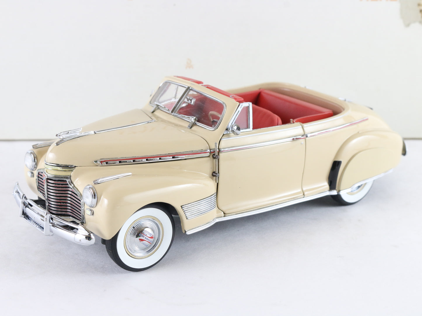 1941 Chevrolet Special Deluxe Tan Red Convertible Danbury Mint 1:24 Diecast