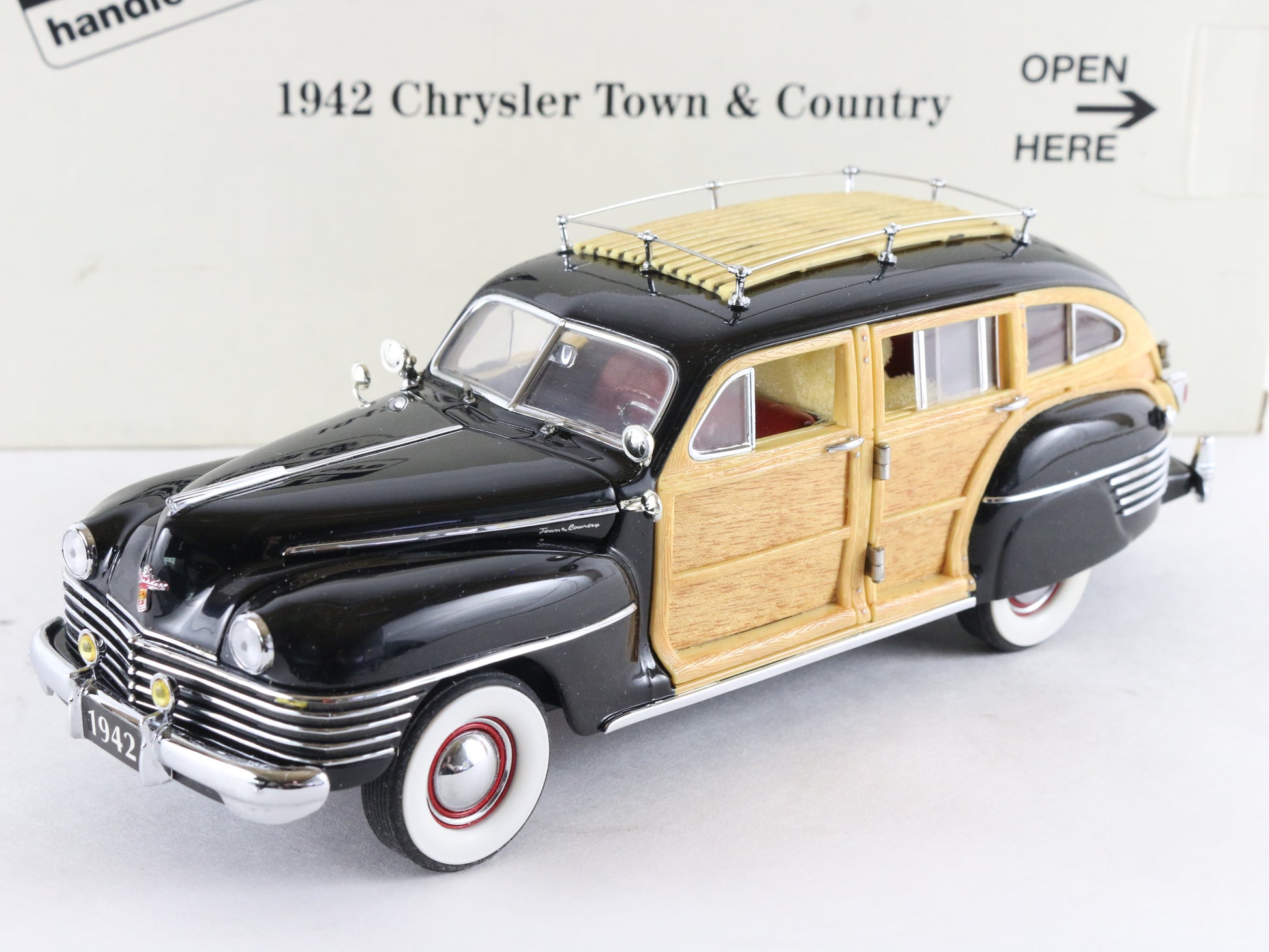 1942 Chrysler Town & Country Black Wood Panel Danbury Mint 1:24 Diecast 