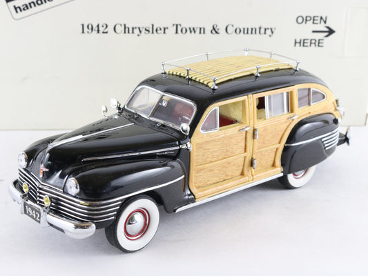 1942 Chrysler Town & Country Black Wood Panel Danbury Mint 1:24 Diecast 