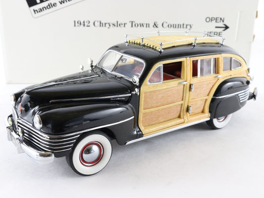 1942 Chrysler Town & Country Black Wood Panel Danbury Mint 1:24 Model 